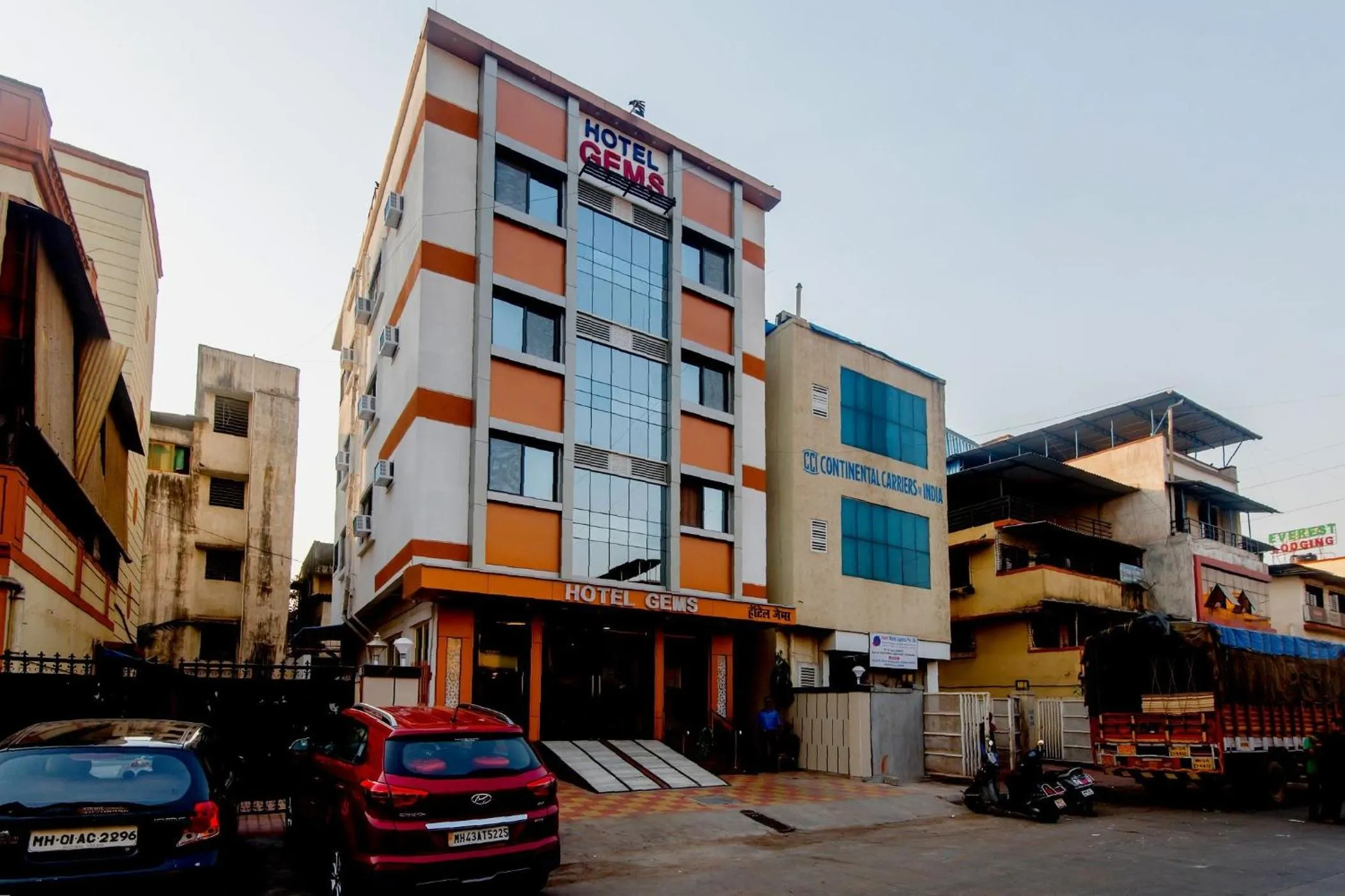 Facade/entrance in Hotel O Gems