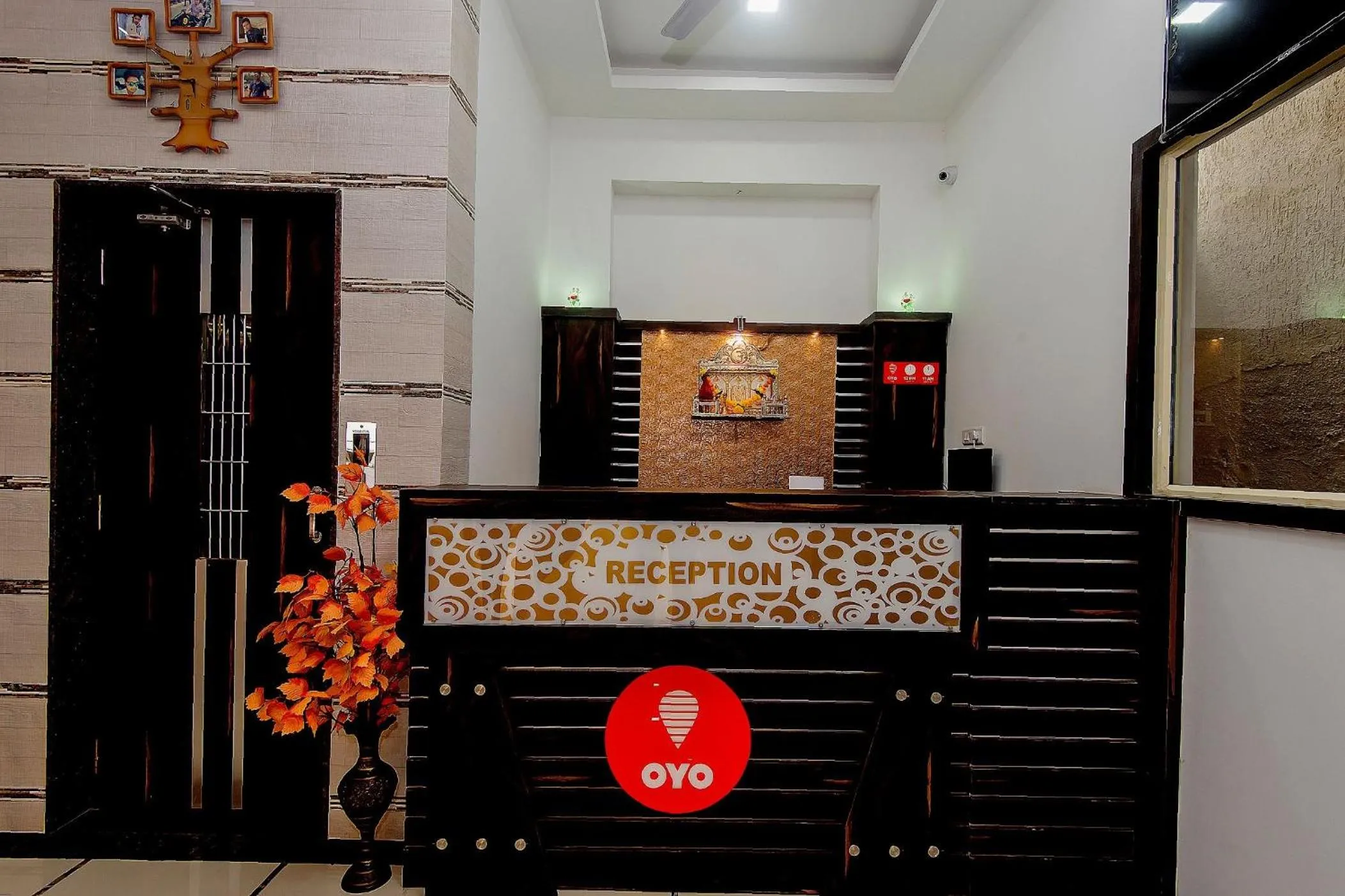 Lobby or reception in OYO 13511 Hotel Gems