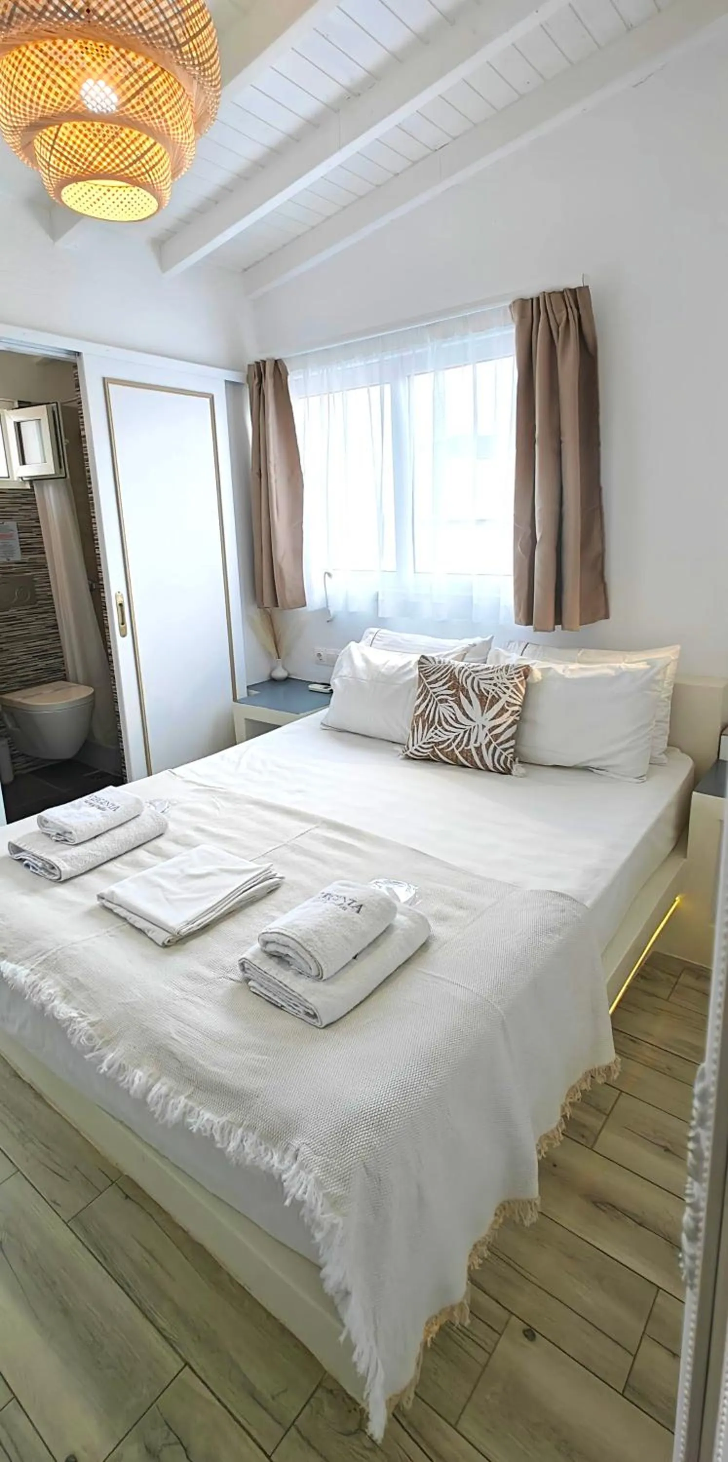 Bed in Tinos Heritage Plateia