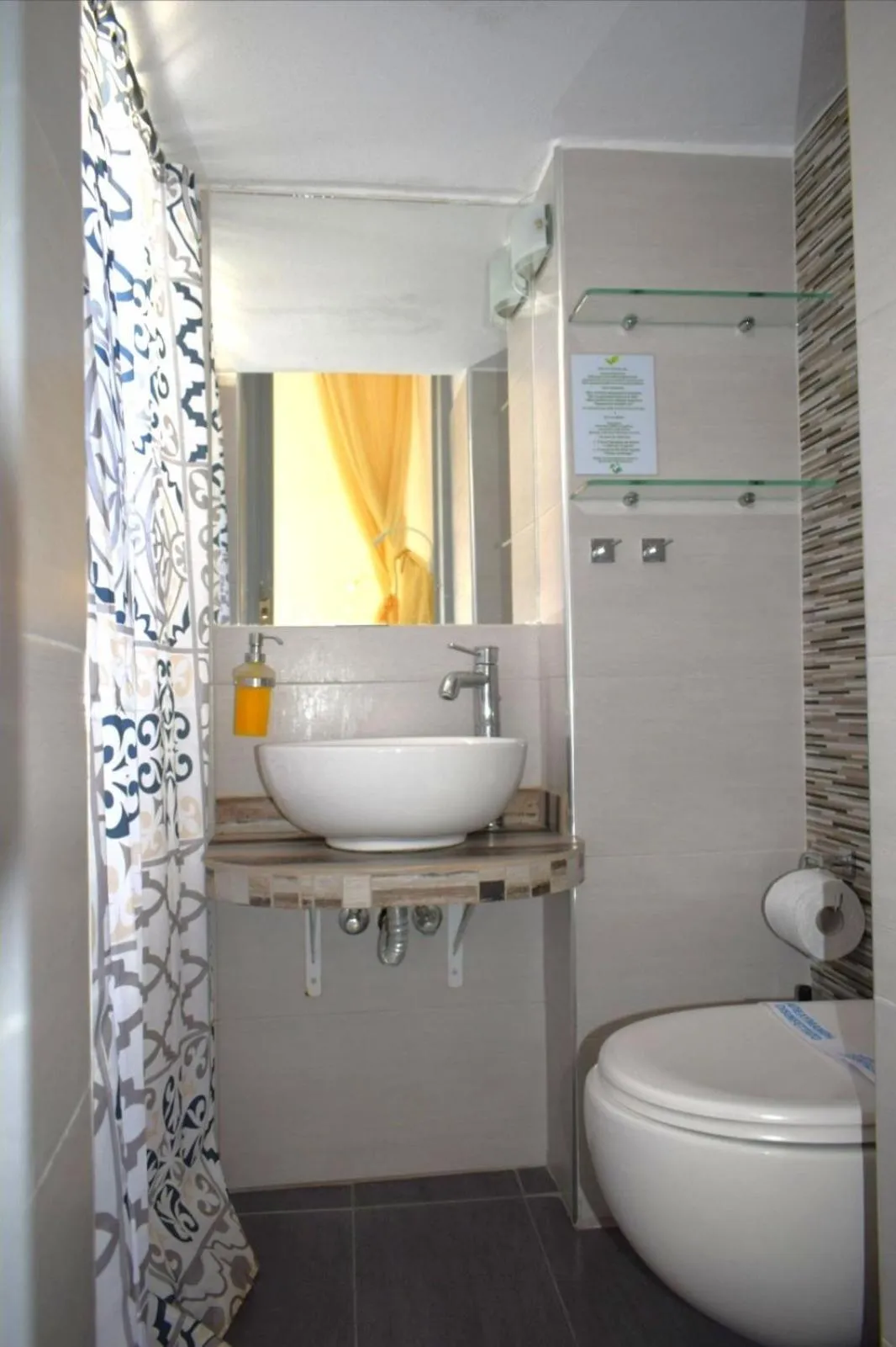 Bathroom in Virginia Rooms