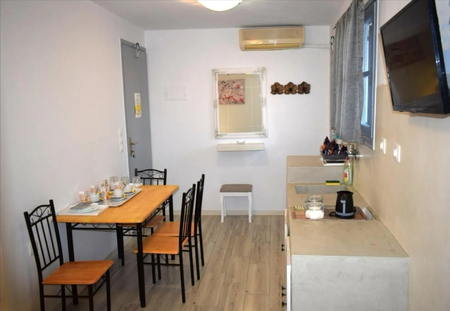 Kitchen or kitchenette in Virginia Rooms