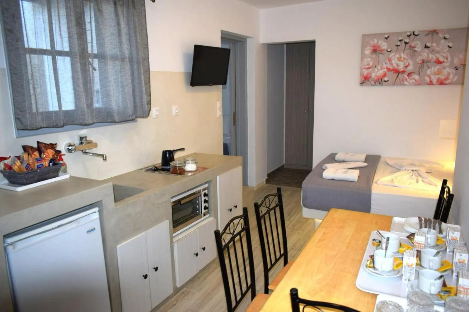 Kitchen or kitchenette in Virginia Rooms