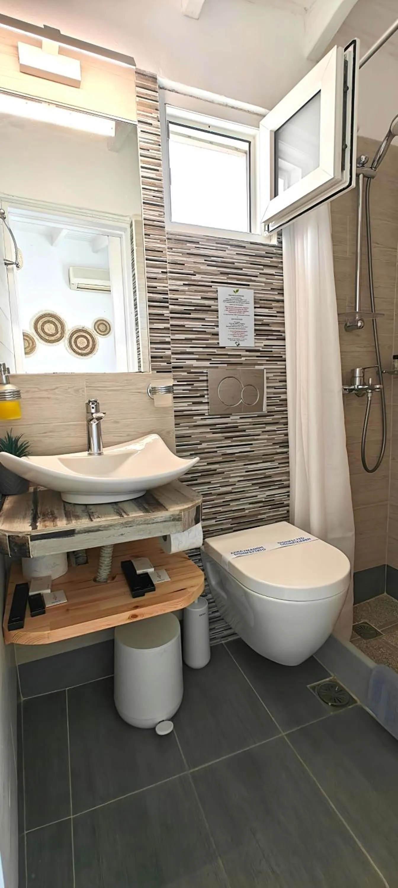 Bathroom in Tinos Heritage Plateia