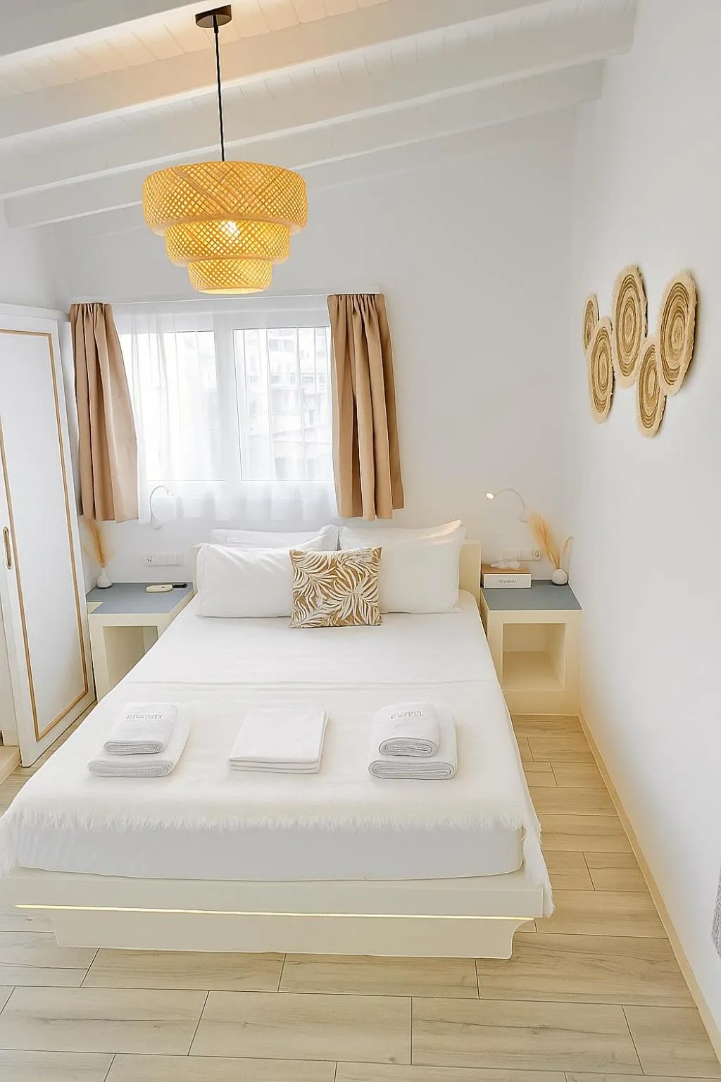 Bed in Tinos Heritage Plateia