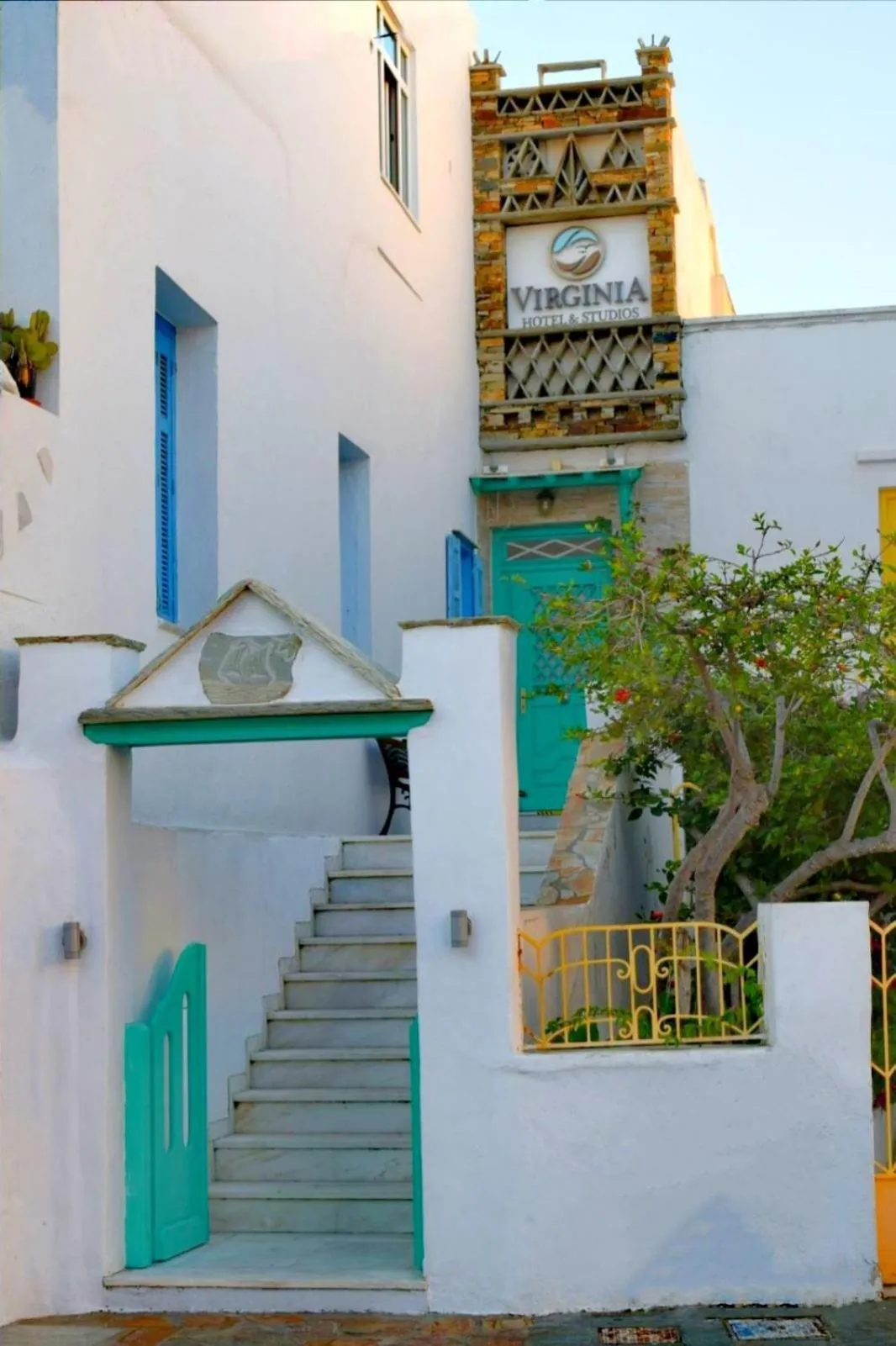 Facade/entrance in Virginia Rooms