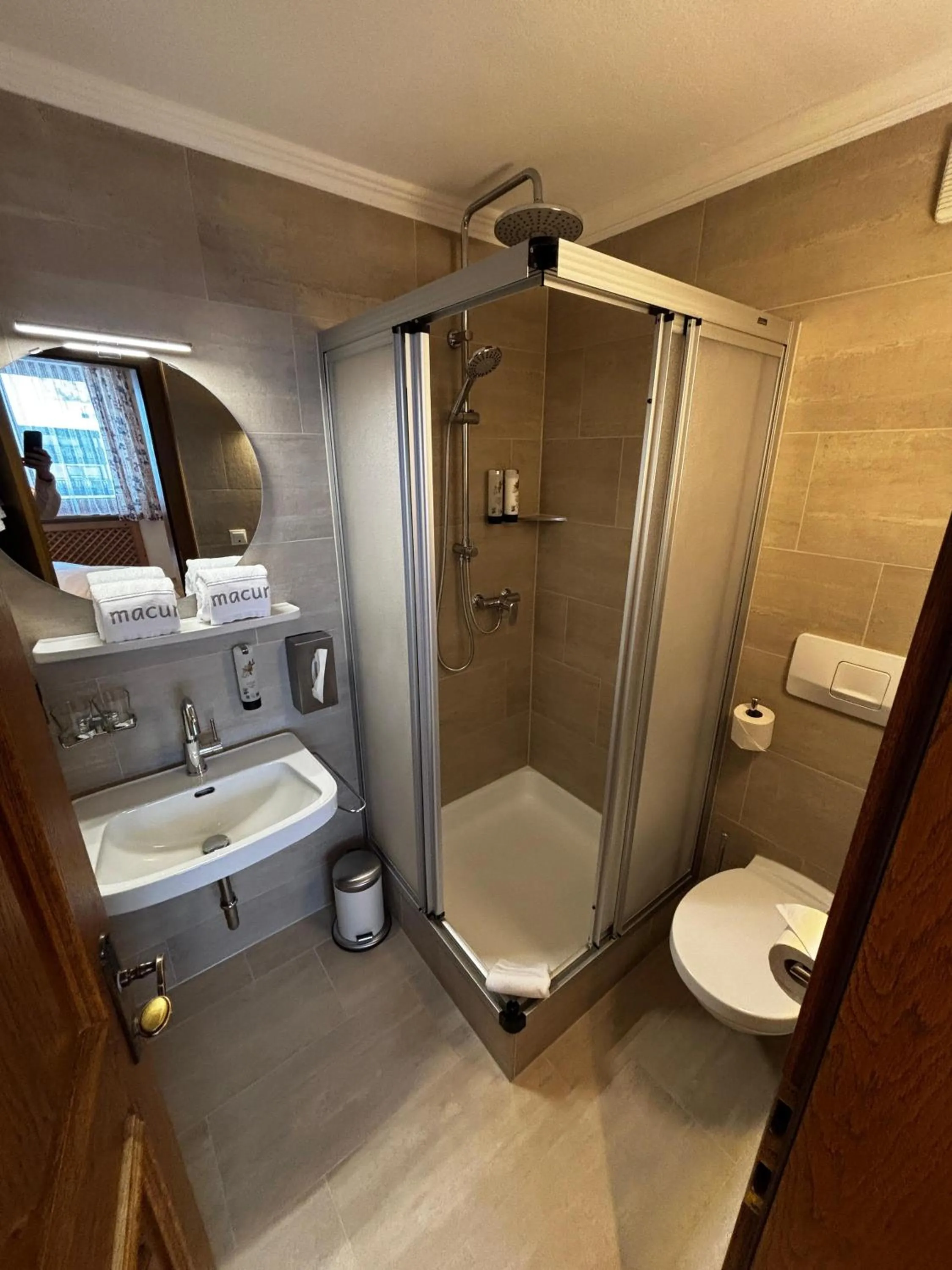 Bathroom in Hotel Macun, Vent im Ötztal