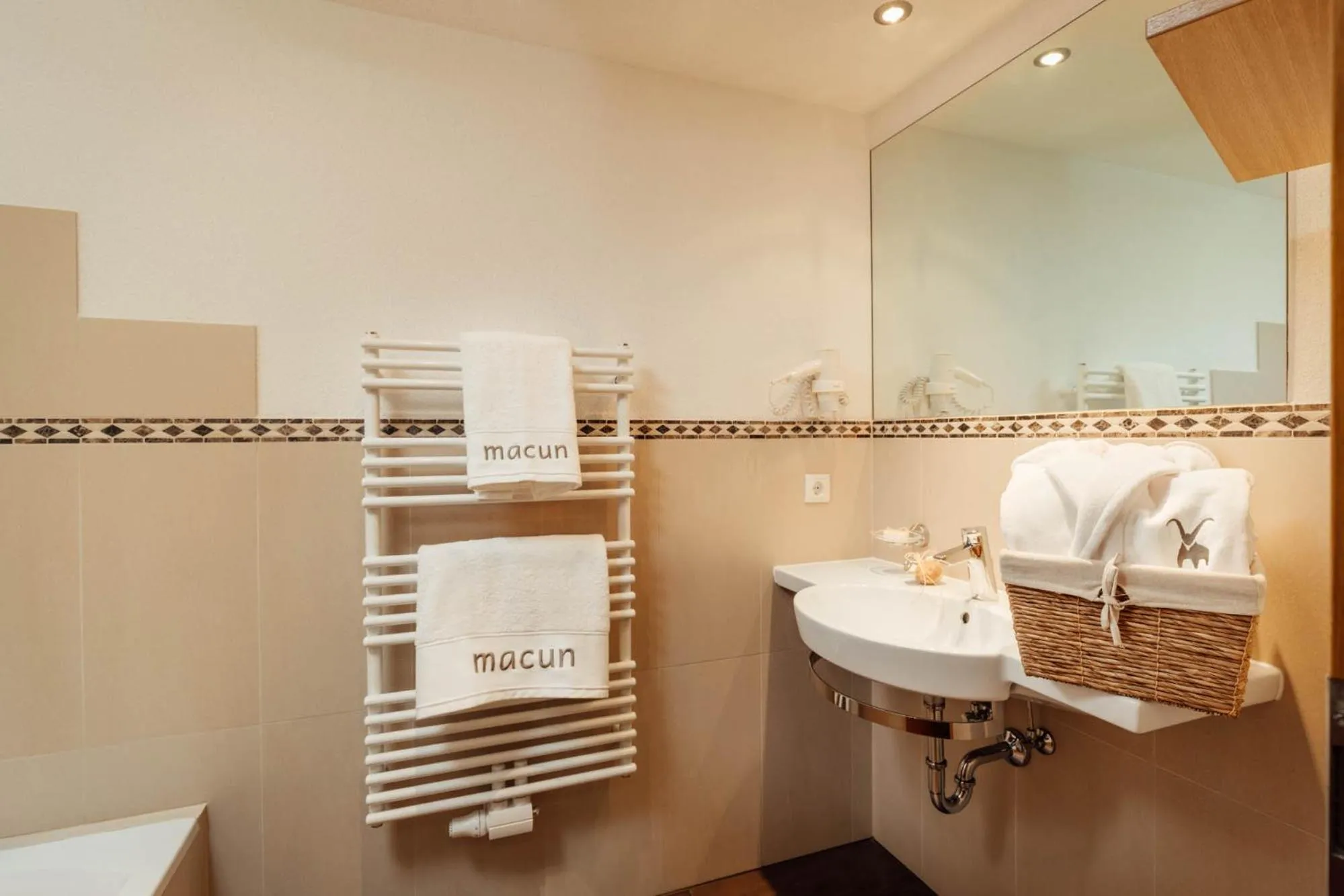 Bathroom in Hotel Macun, Vent im Ötztal