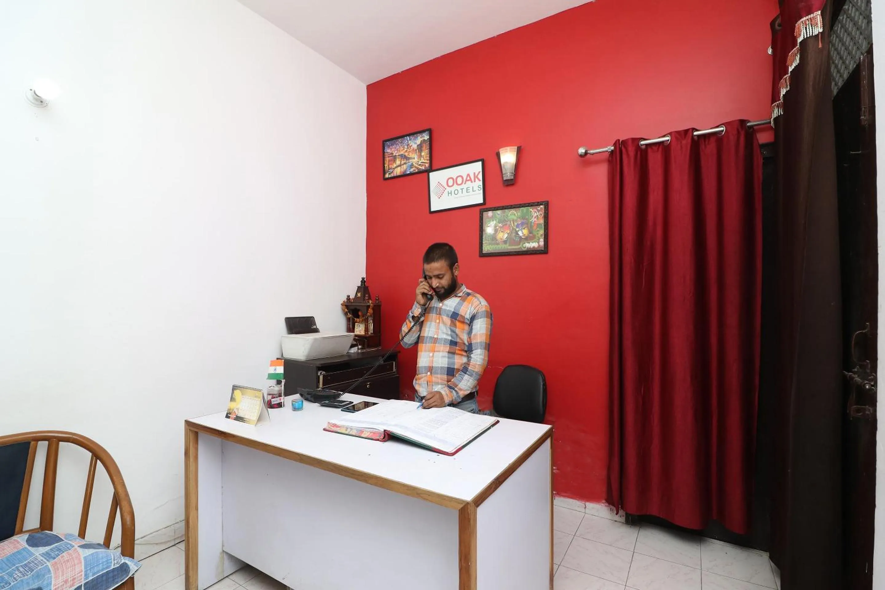Lobby or reception in OYO Ooak Hotel