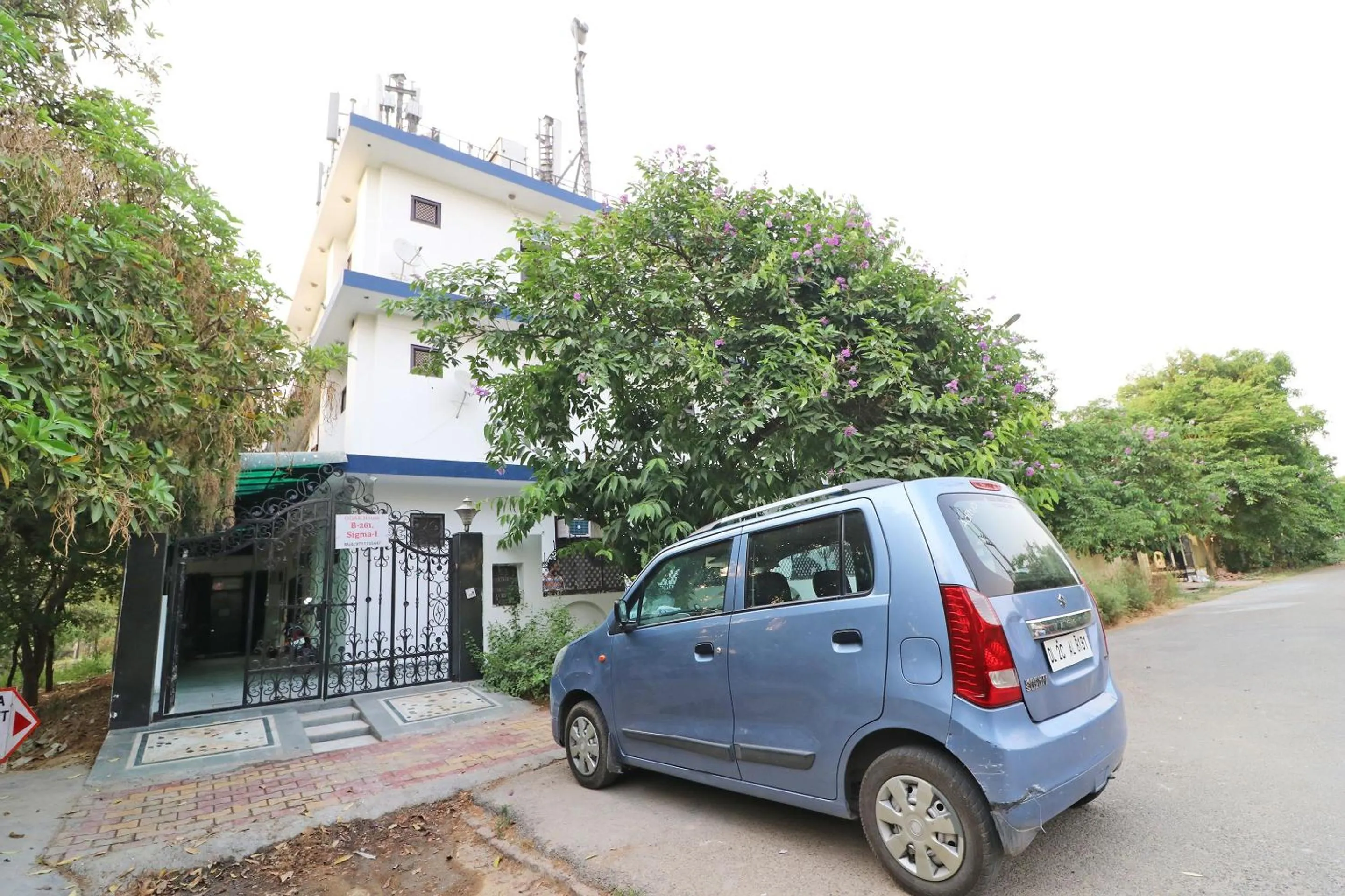 Facade/entrance in OYO Ooak Hotel
