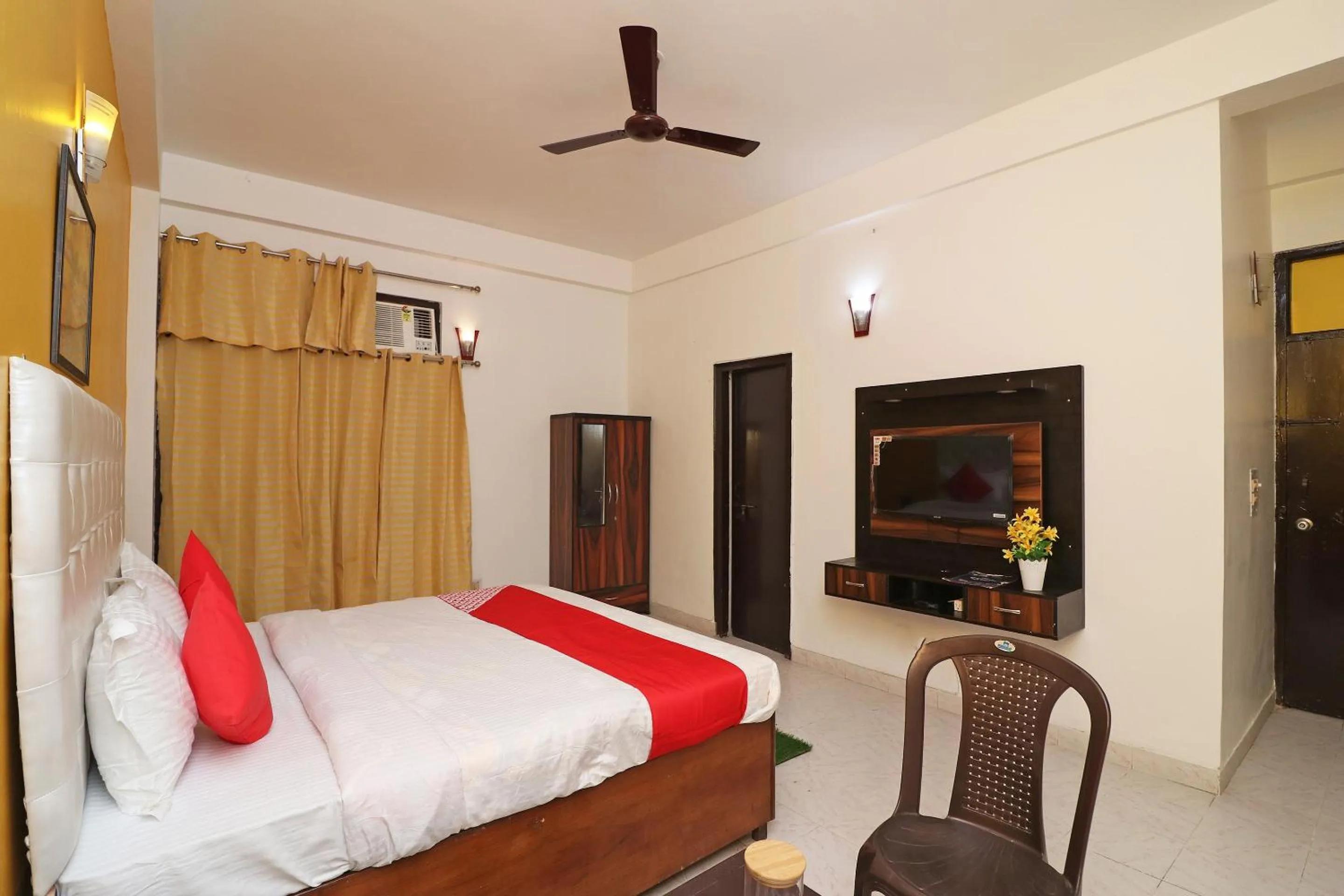 Bedroom in OYO Ooak Hotel