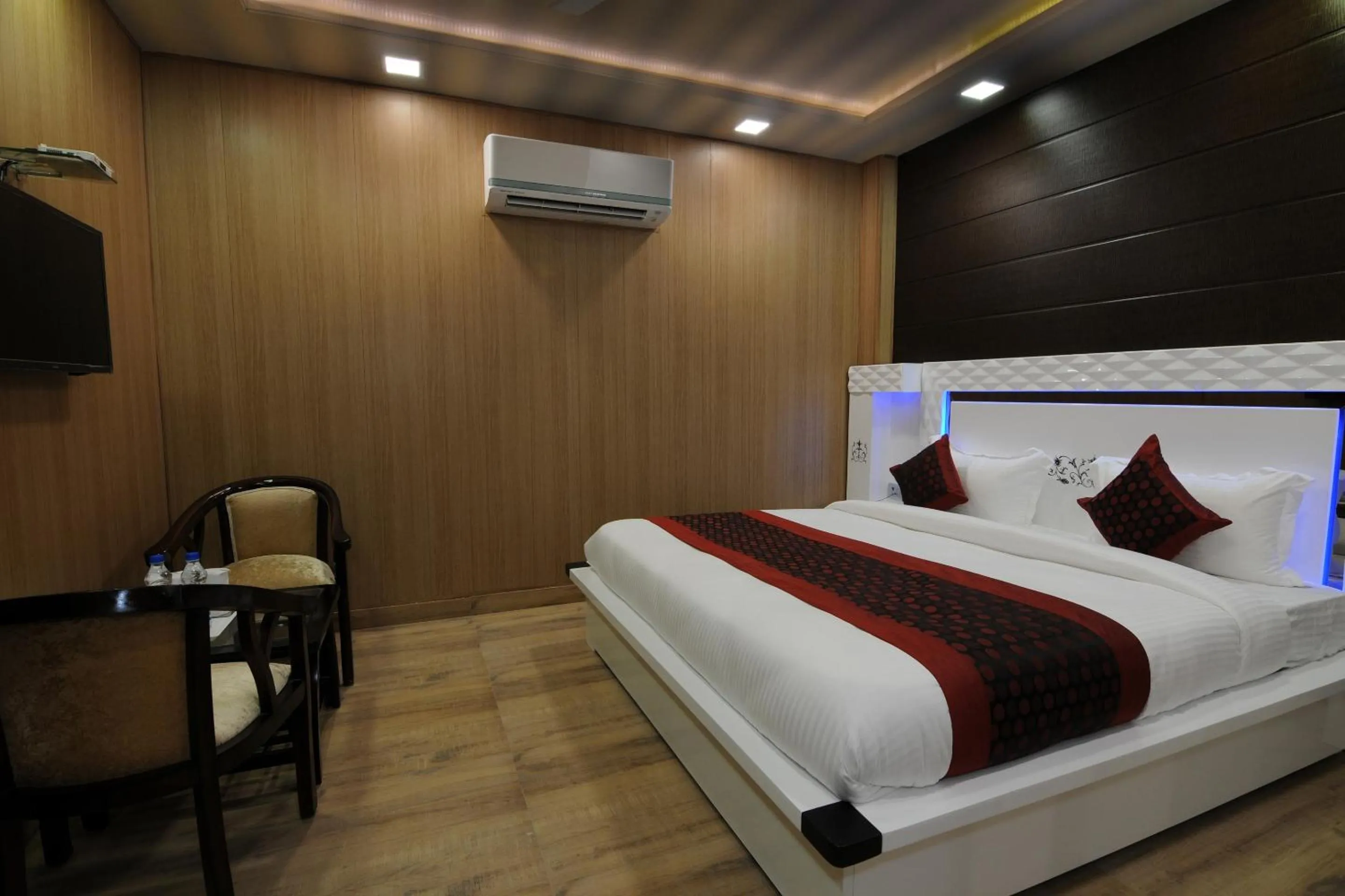 Bedroom, Bed in Hotel O Flyover Inn