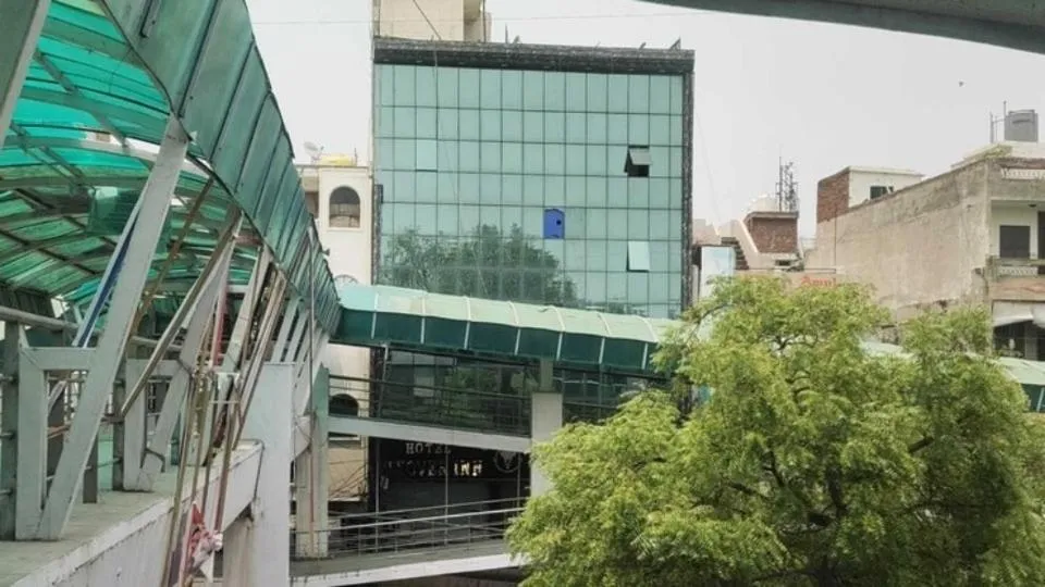 Facade/entrance in Hotel O Flyover Inn
