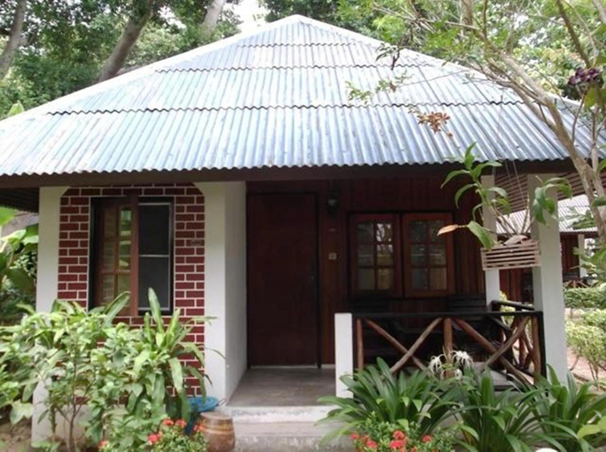 Facade/entrance in Sunrise Bungalow
