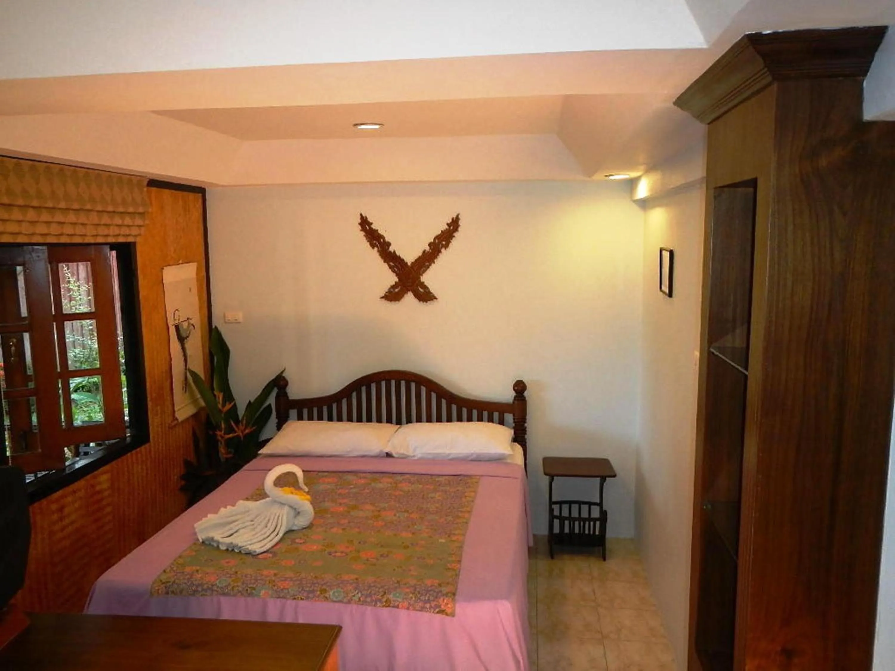 Photo of the whole room, Bed in Sunrise Bungalow