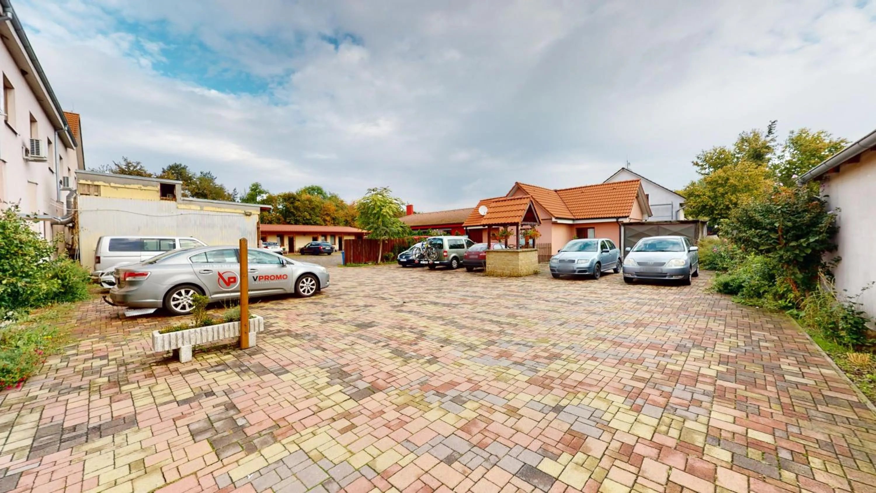 Parking in Rusovský Penzión