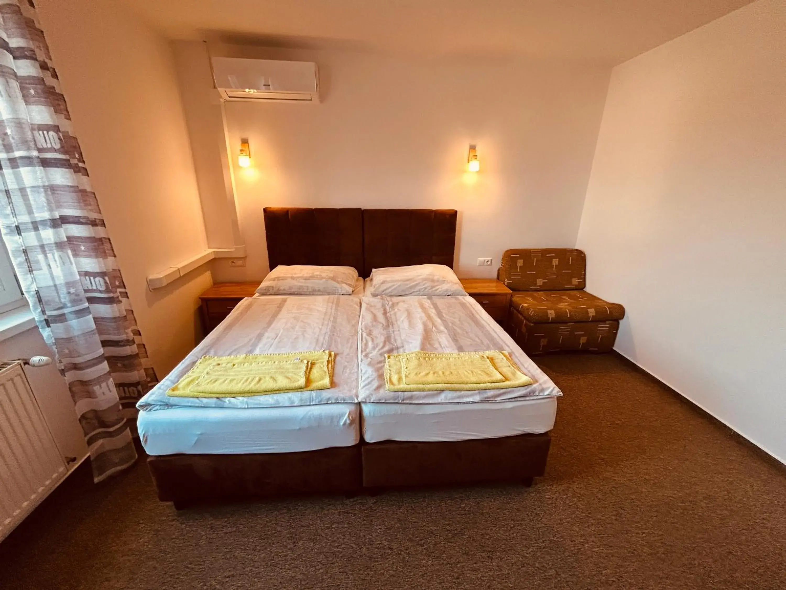 Double Room with Extra Bed (3 Adults) in Rusovský Penzión Double Room with Extra Bed (3 Adults) in Rusovský Penzión