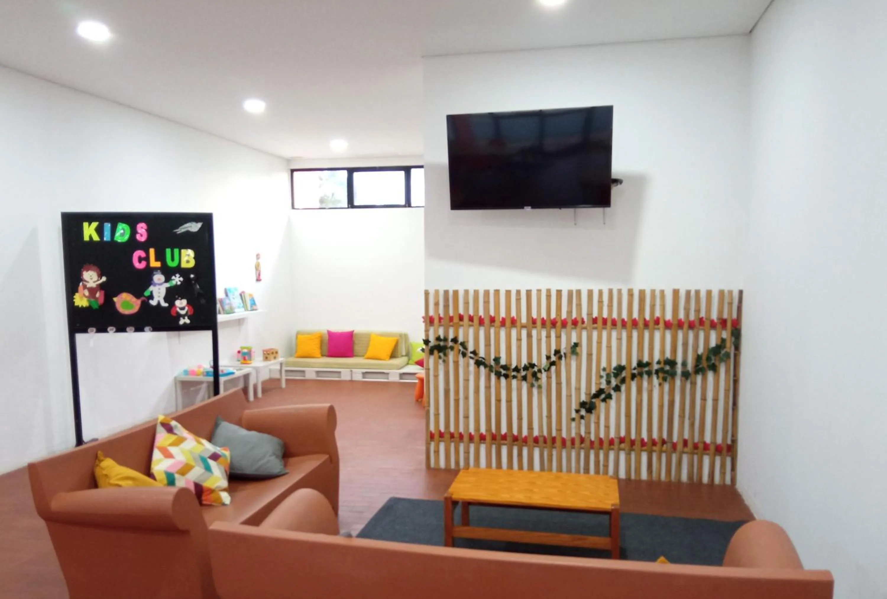 Communal lounge/ TV room in Parque de Campismo Orbitur Vagueira