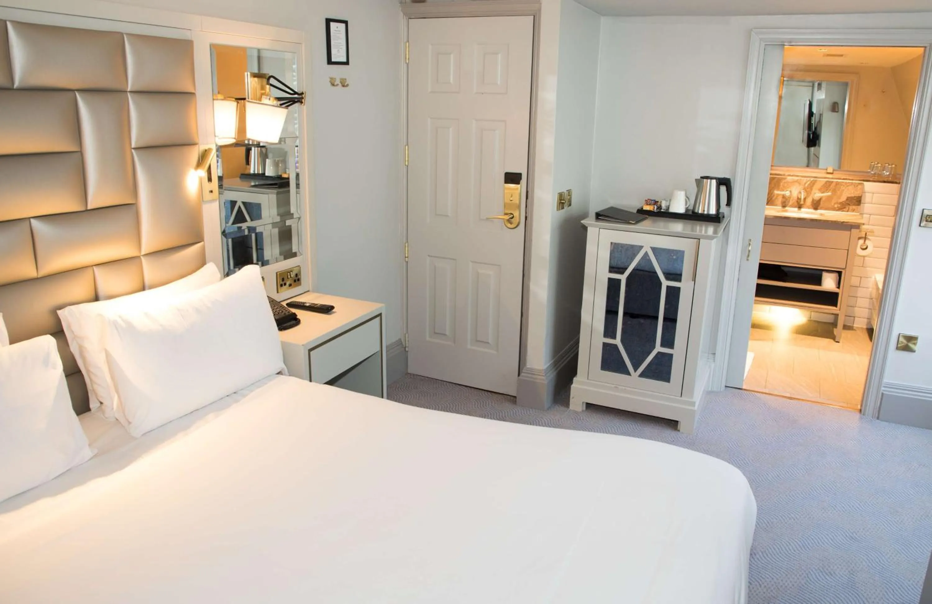 Bedroom, Bed in Henrietta House, a member of Radisson Individuals