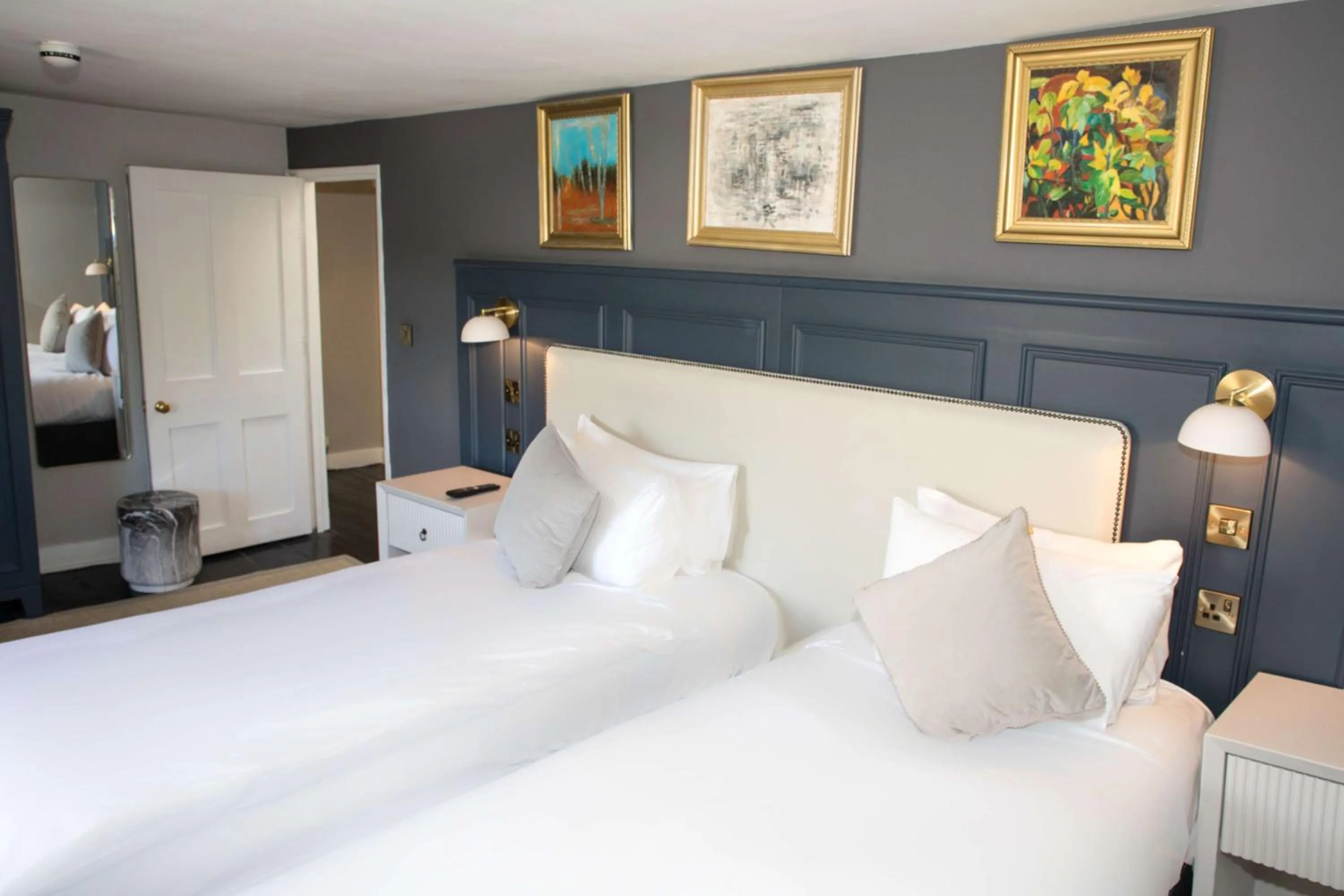 Photo of the whole room, Bed in Henrietta House, a member of Radisson Individuals