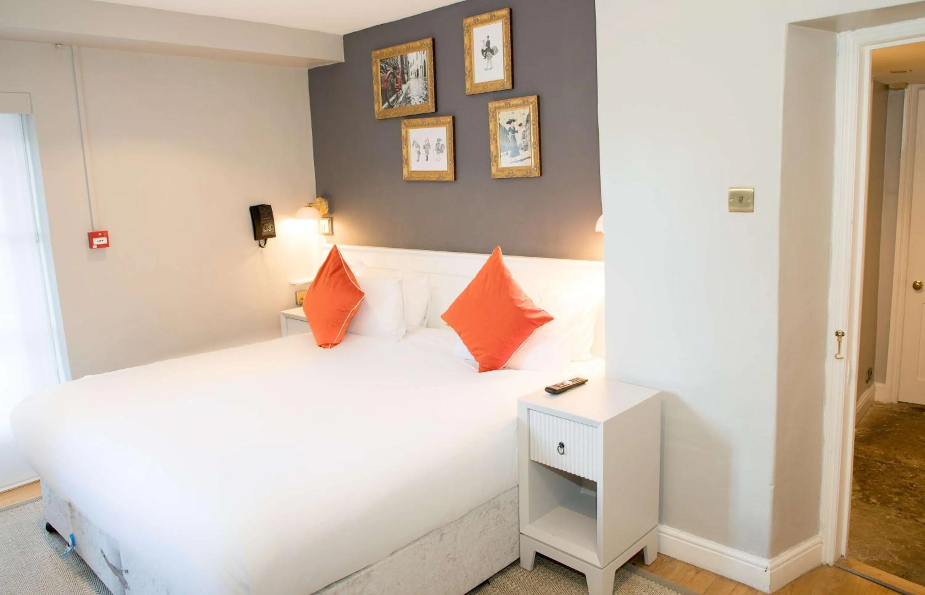 Bedroom, Bed in Henrietta House, a member of Radisson Individuals