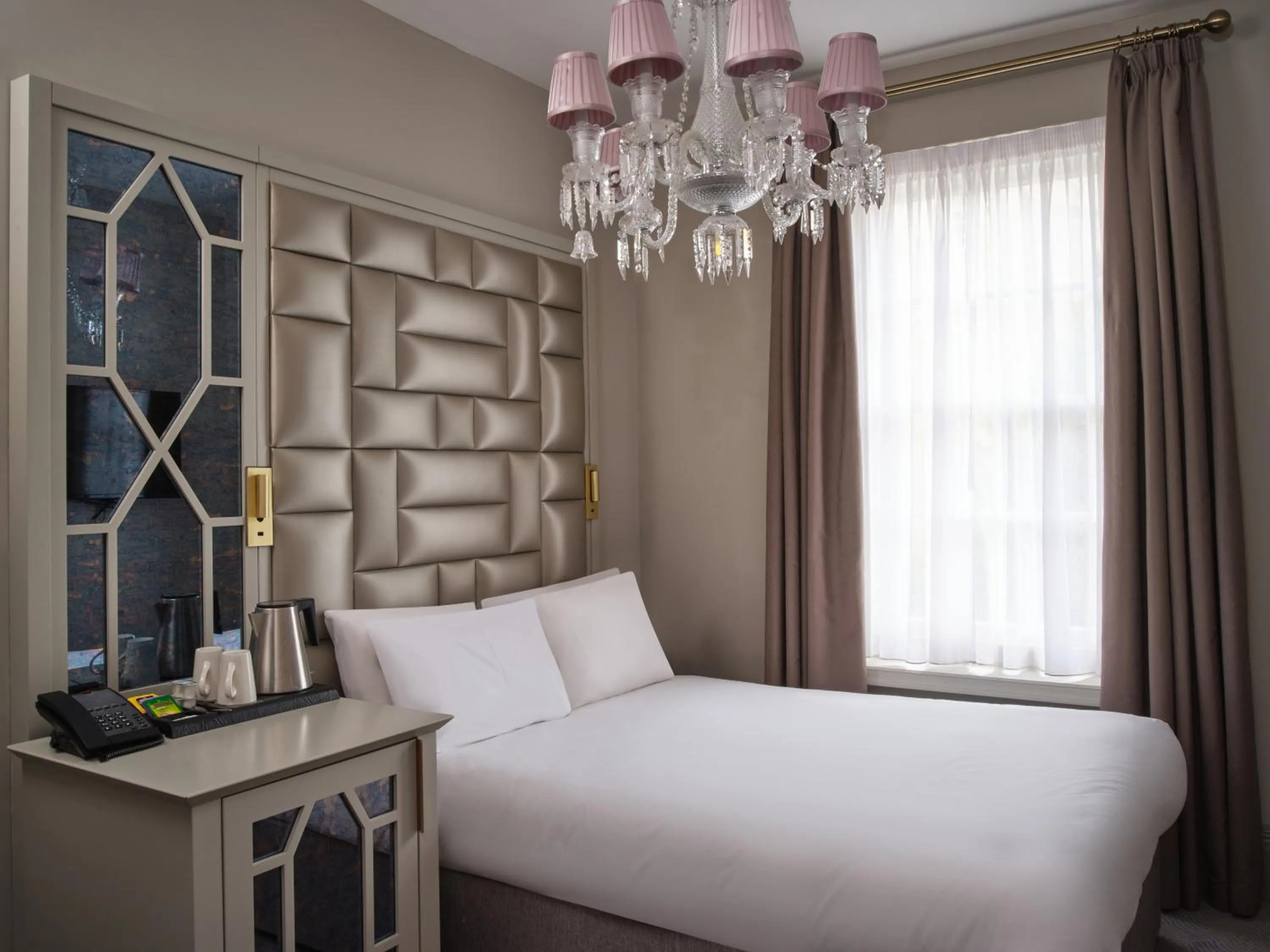 Bed in Henrietta House, a member of Radisson Individuals