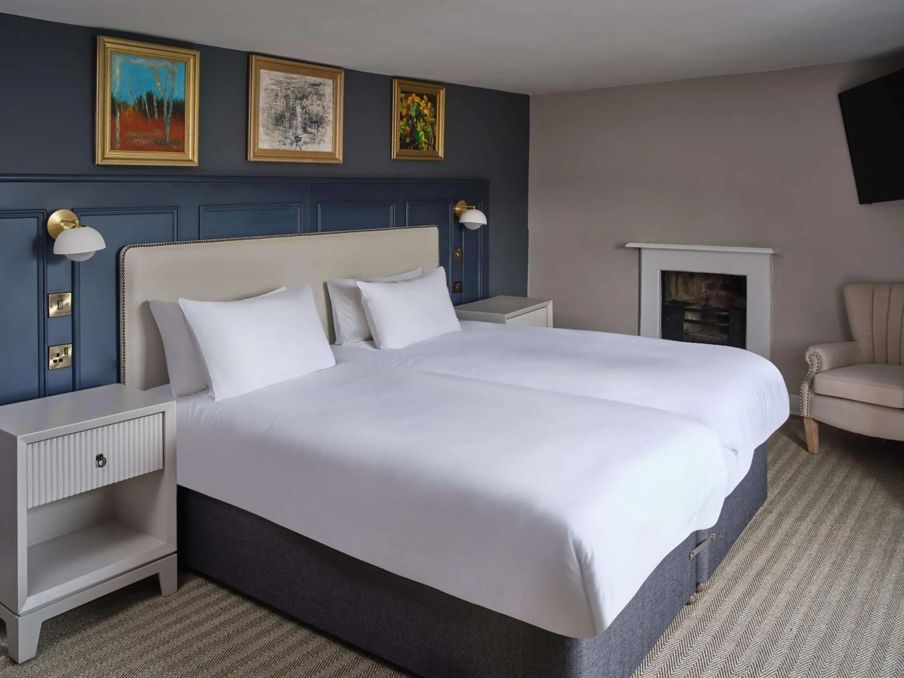 Photo of the whole room, Bed in Henrietta House, a member of Radisson Individuals