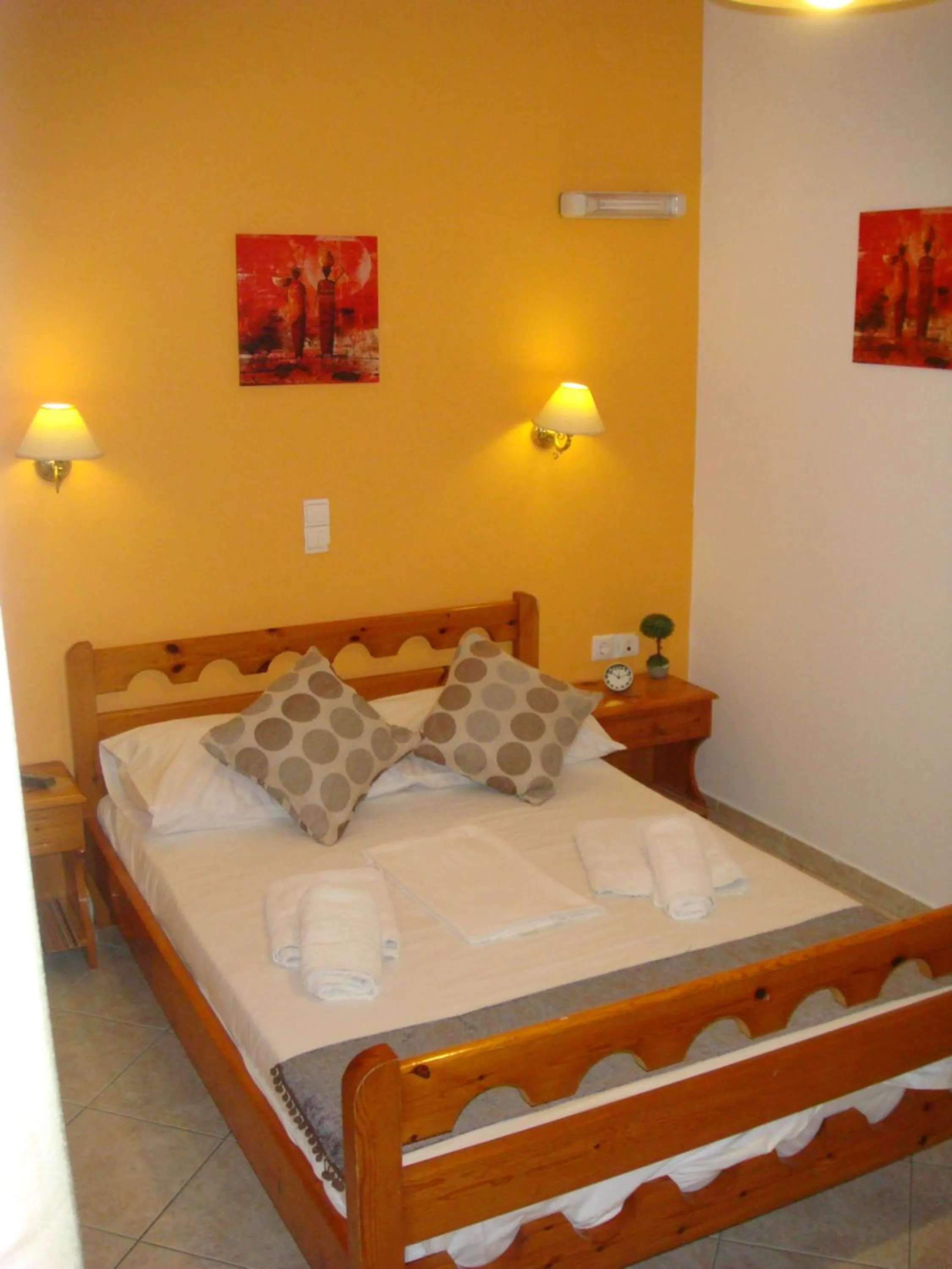 Bed in Boussetil Rooms CapAnMat