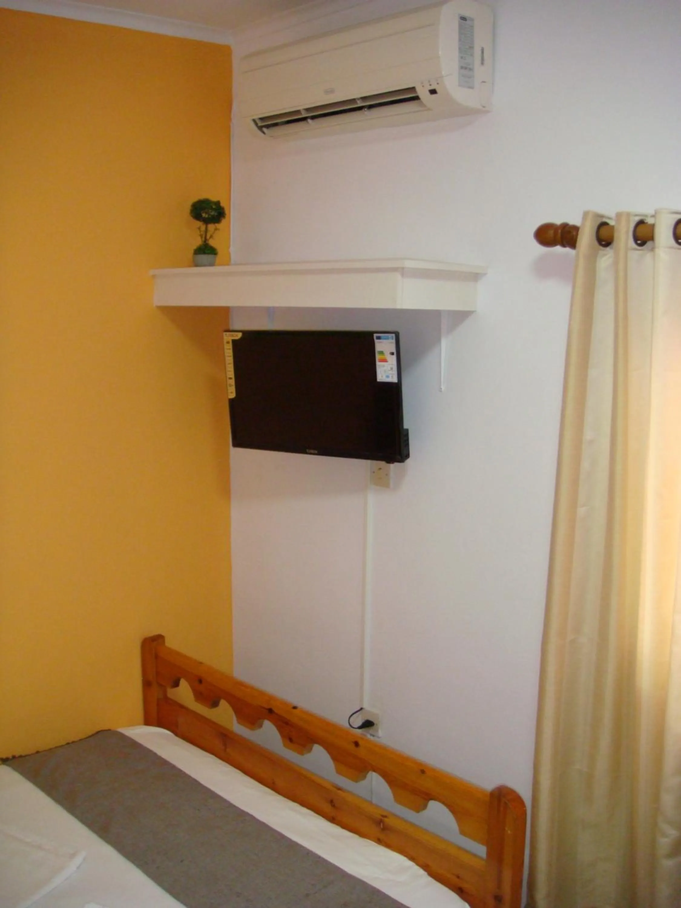 Bed in Boussetil Rooms CapAnMat