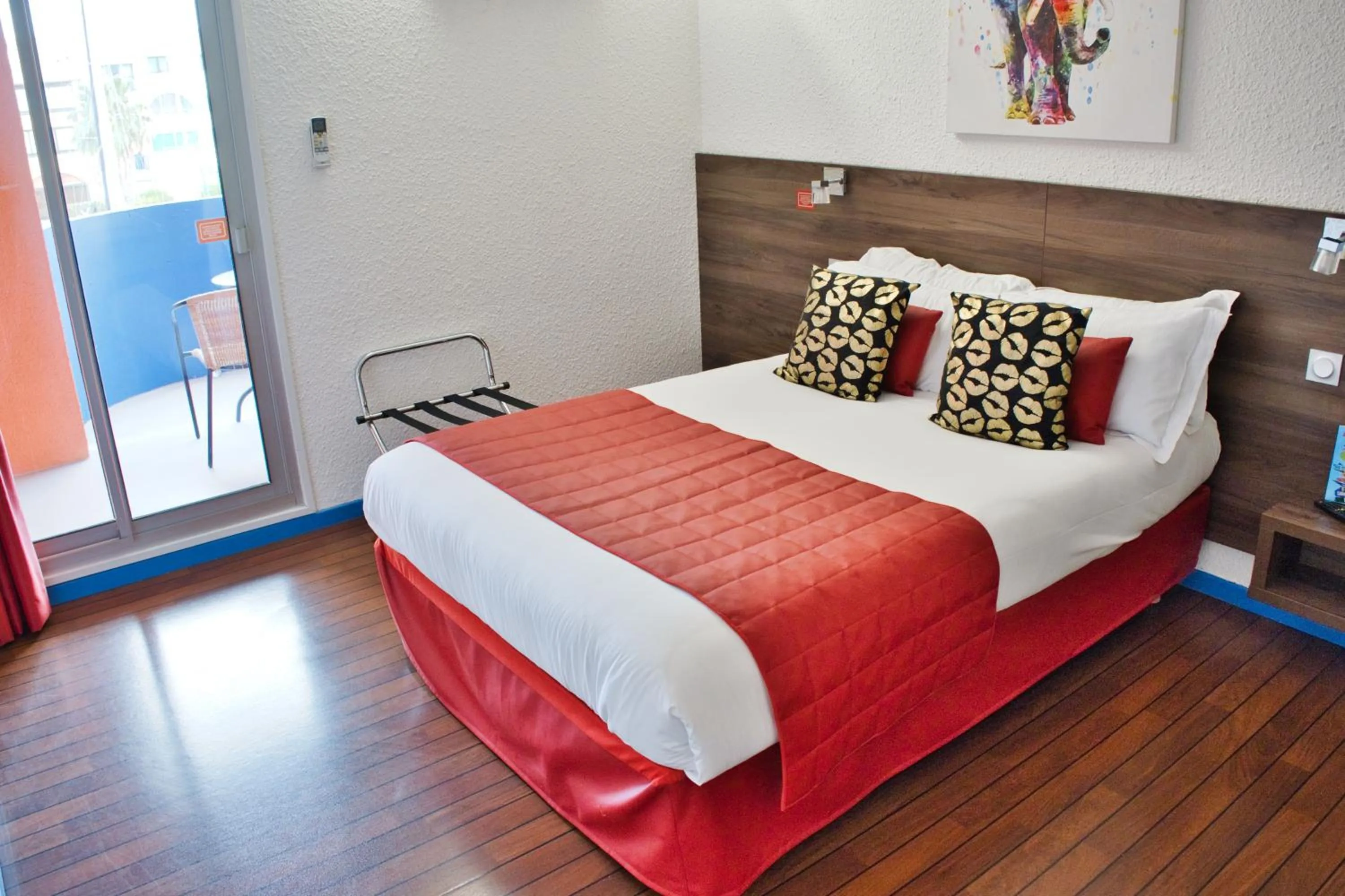 Photo of the whole room, Bed in Cit'Hotel des 2 Golfs