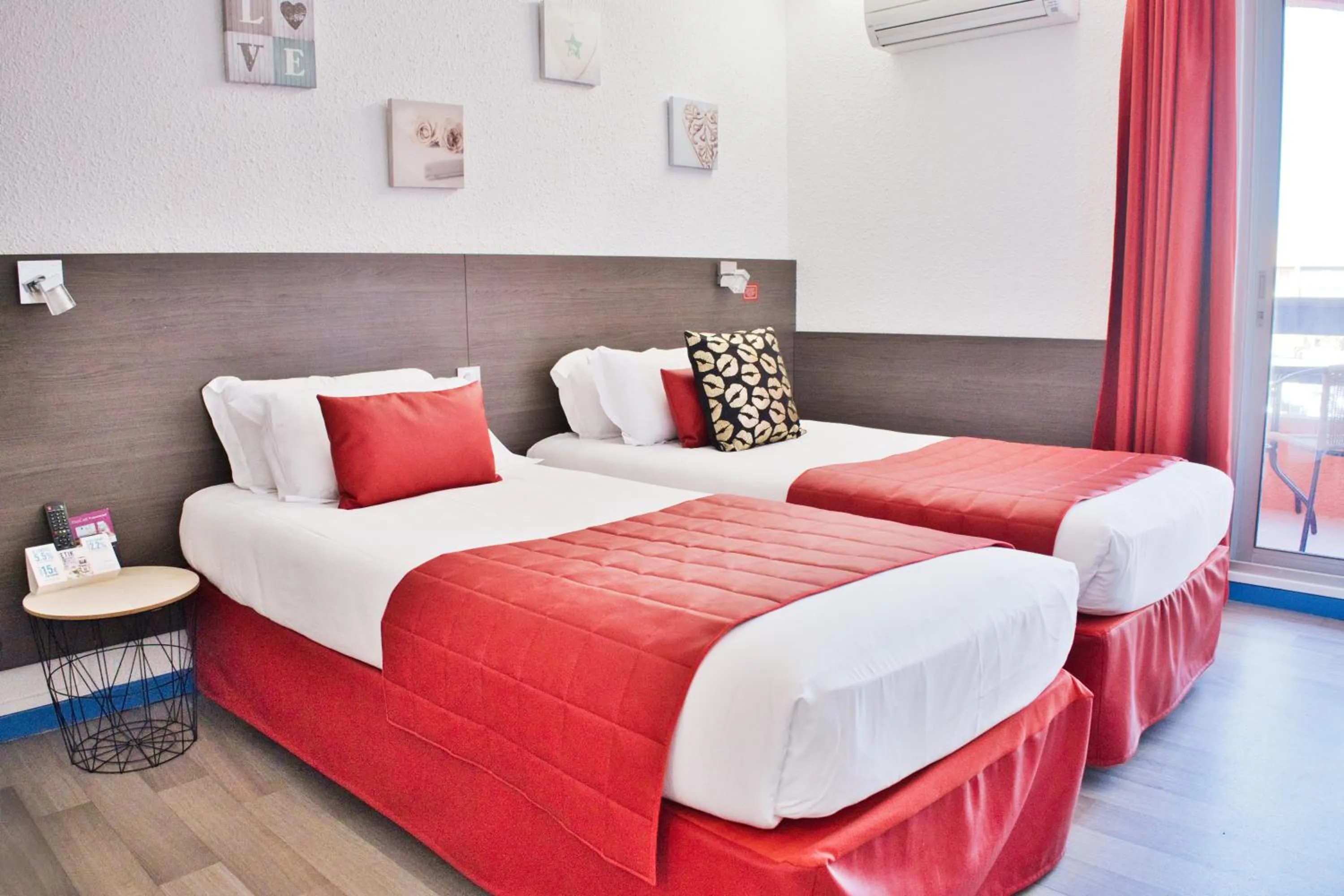 Bed in Cit'Hotel des 2 Golfs