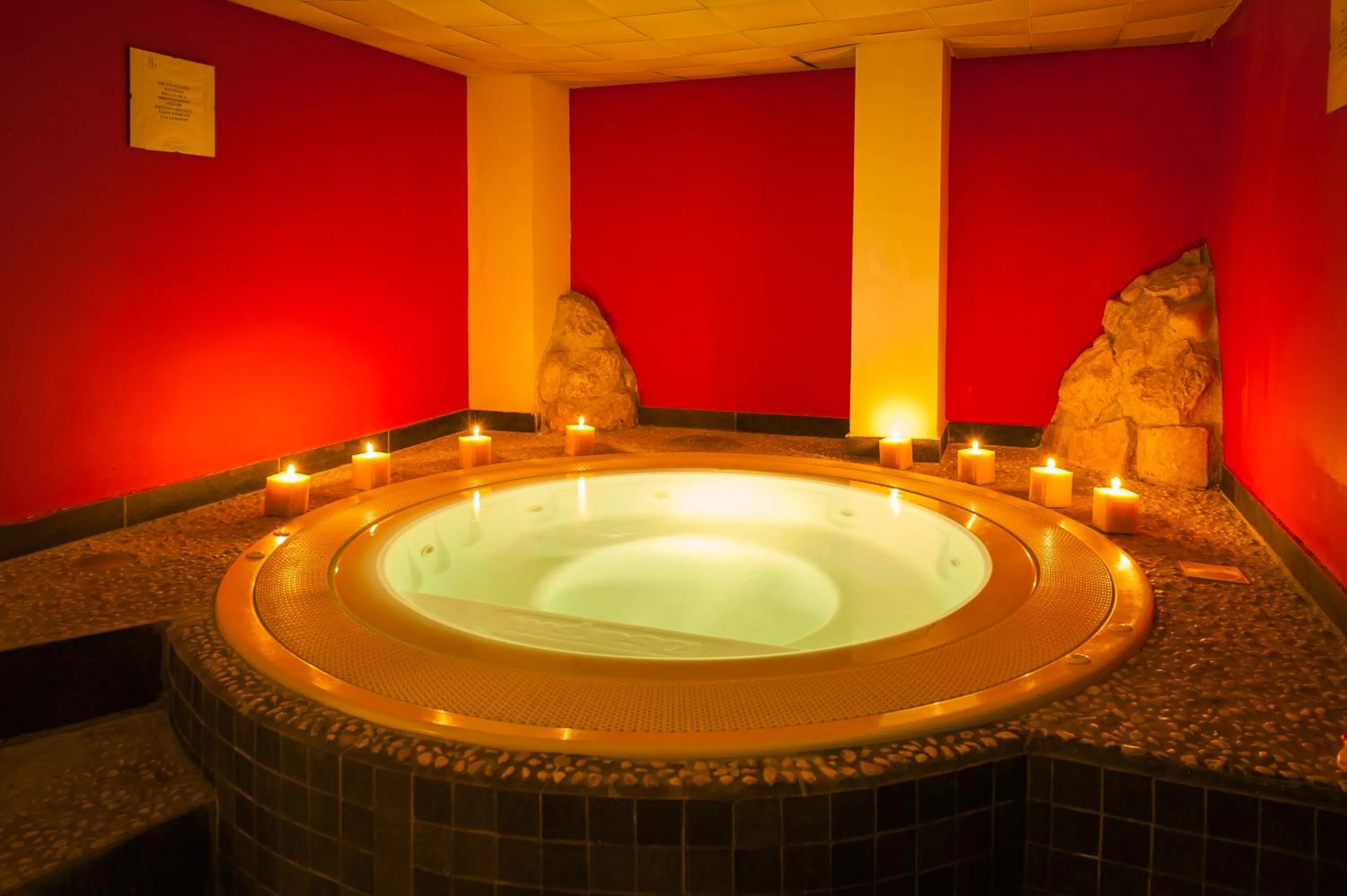 Hot Tub in Relais Ducale Spa & Pool