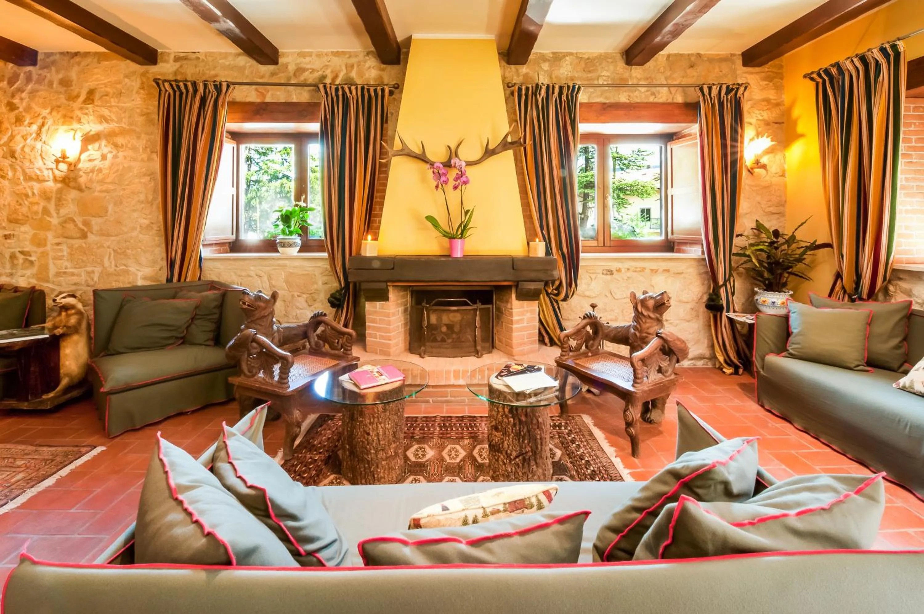 Communal lounge/ TV room in Relais Ducale Spa & Pool