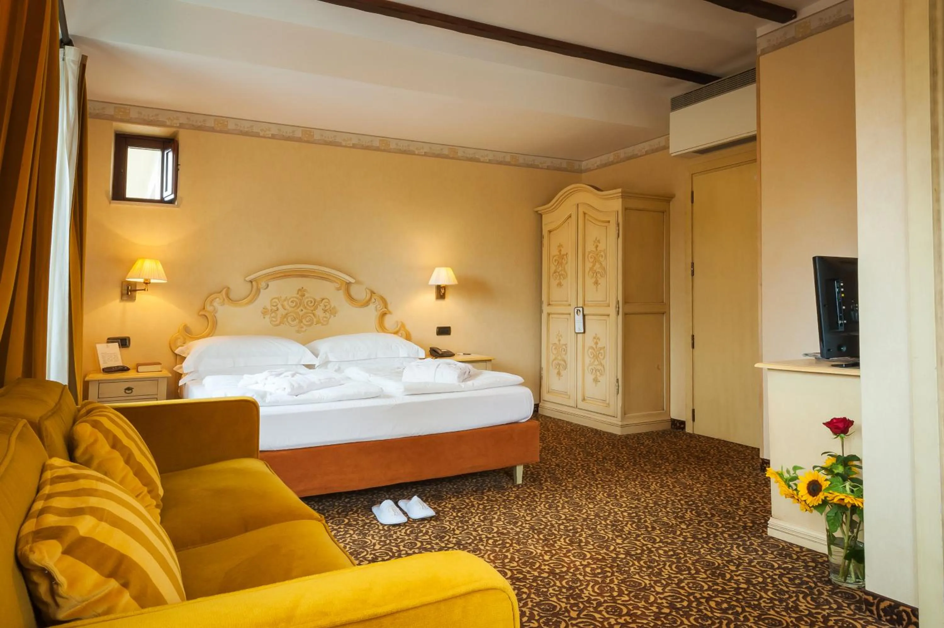 Photo of the whole room, Bed in Relais Ducale Spa & Pool