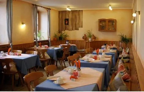 Restaurant/places to eat in Traditionsgasthof Grüner Baum
