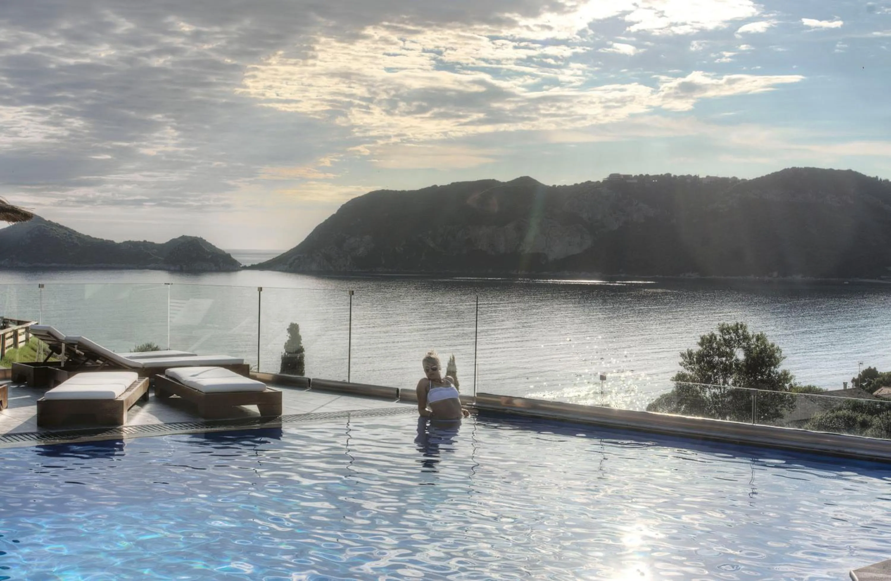 Swimming pool in Porto Demo Hotel