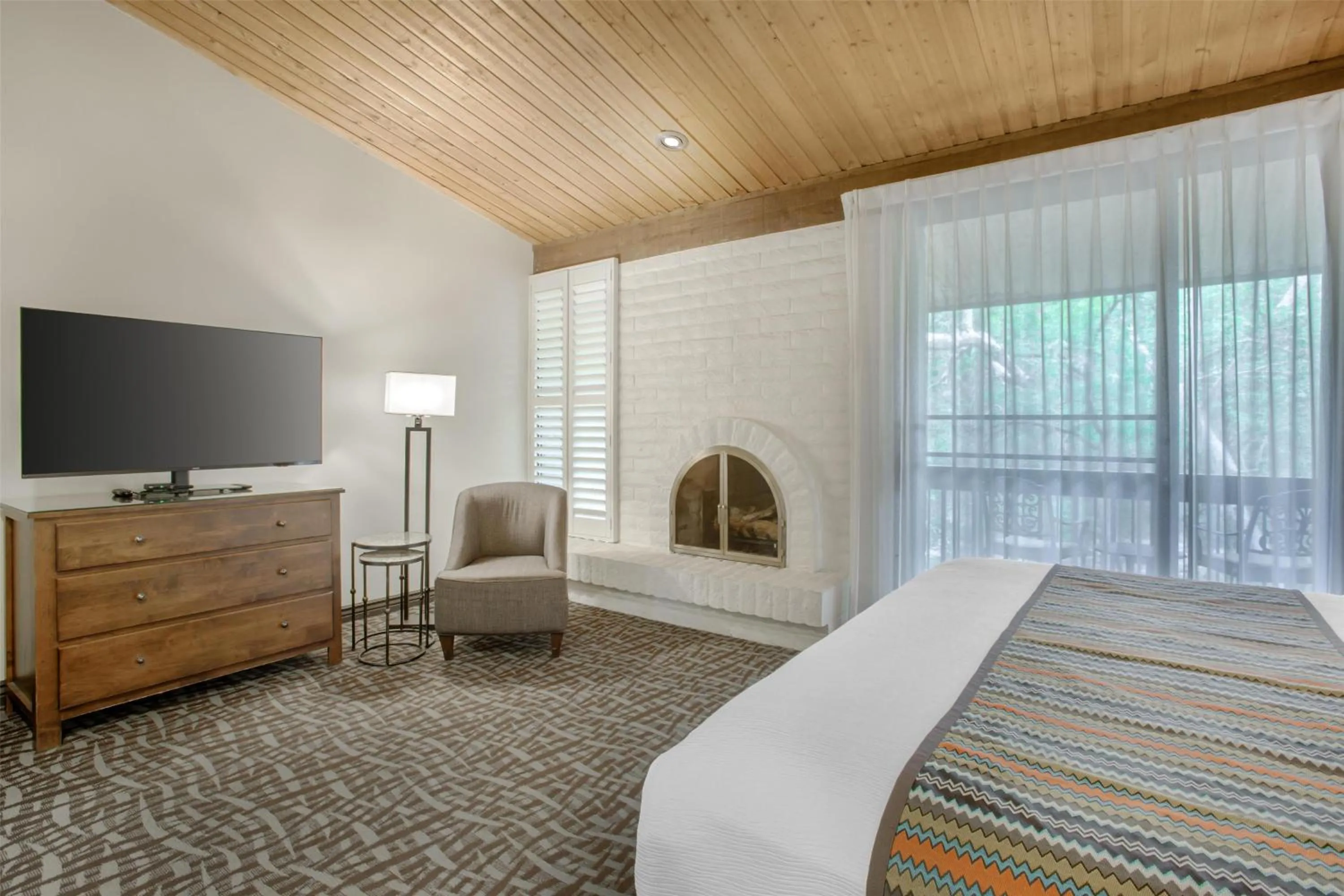 Bedroom, Bed in Best Western Plus Arroyo Roble Hotel & Creekside Villas