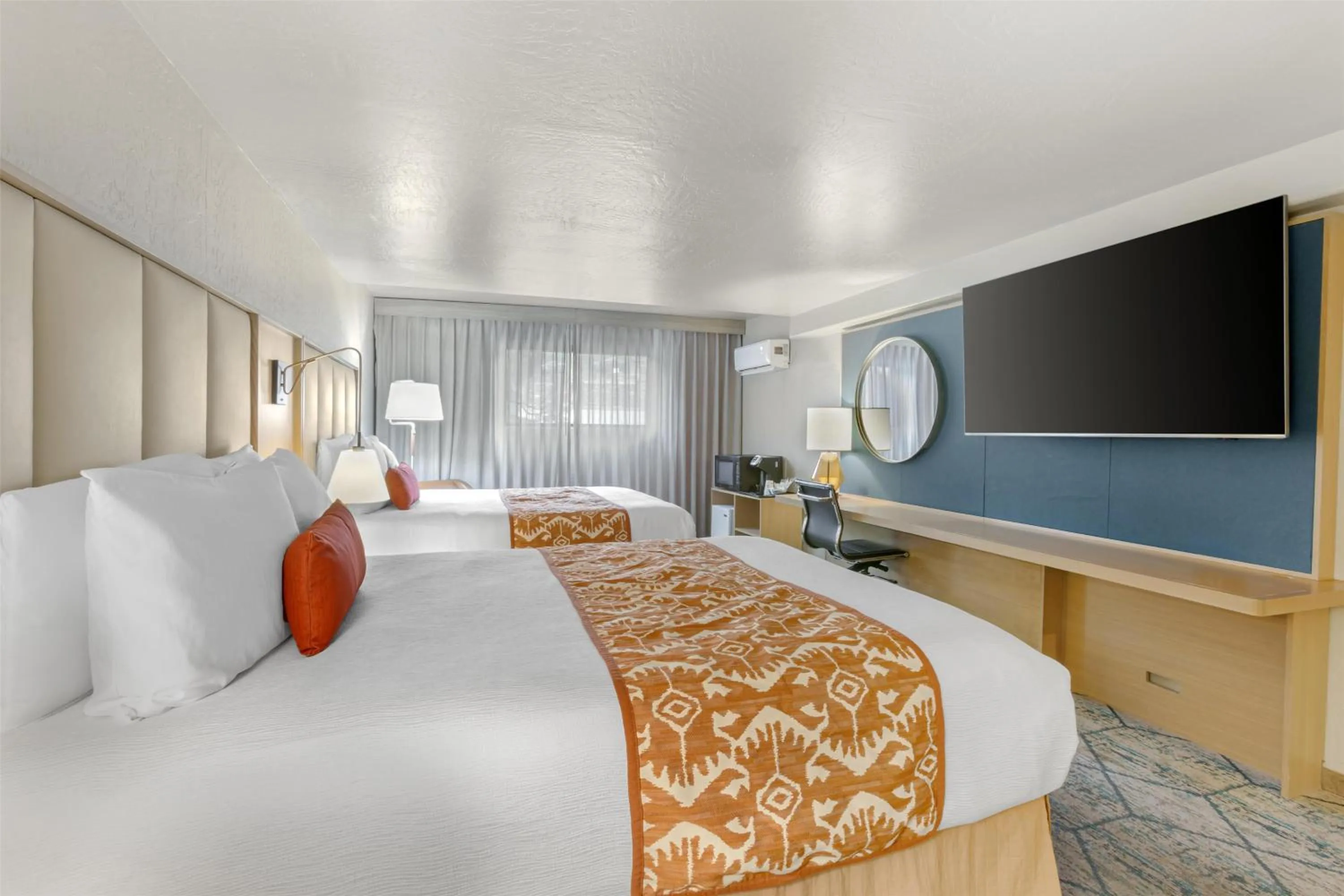 Bedroom, Bed in Best Western Plus Arroyo Roble Hotel & Creekside Villas