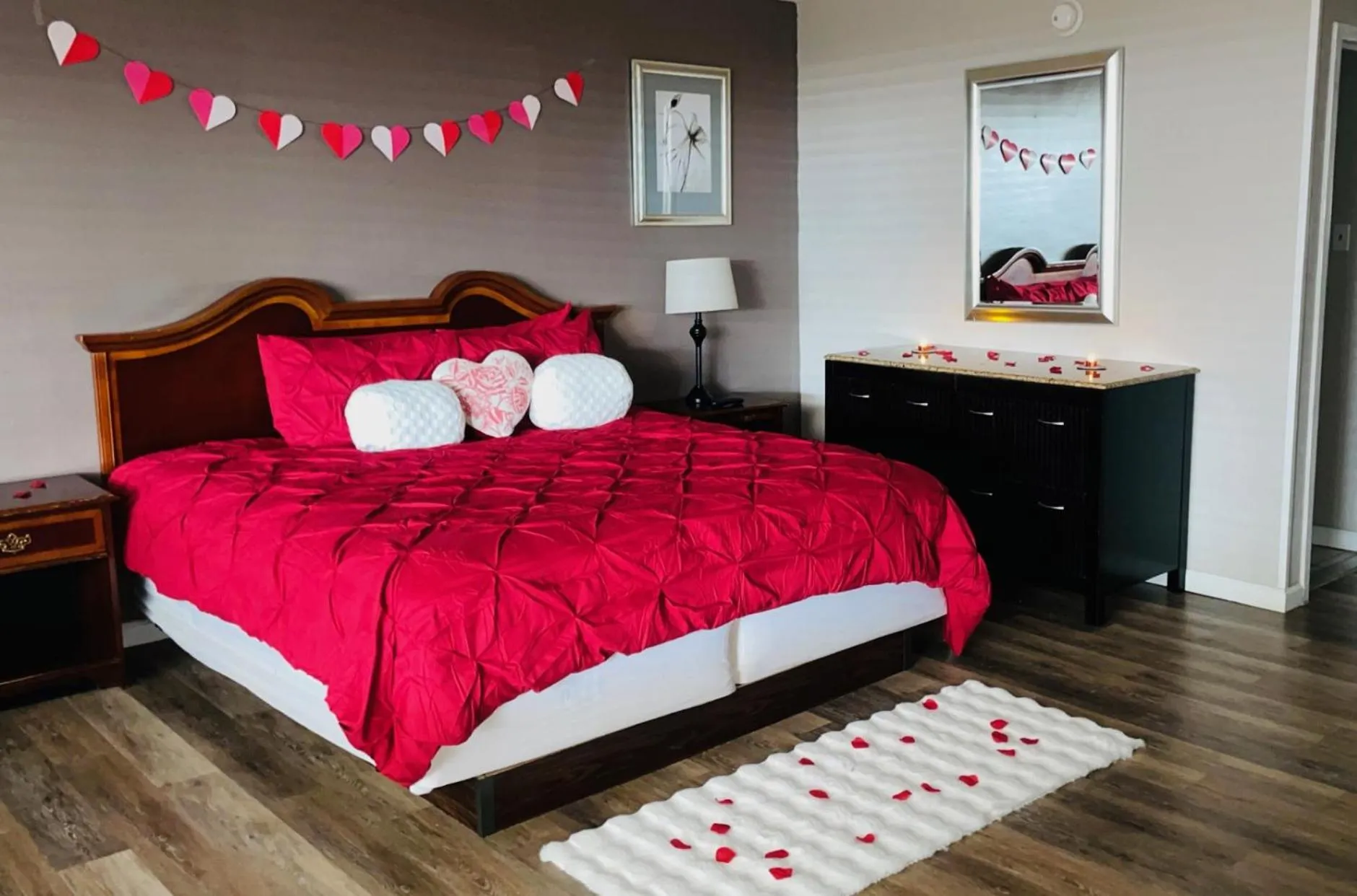 Bed in APM Inn & Suites