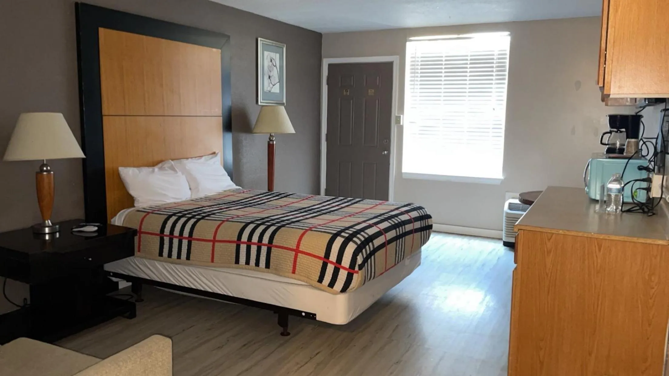 Bed in APM Inn & Suites