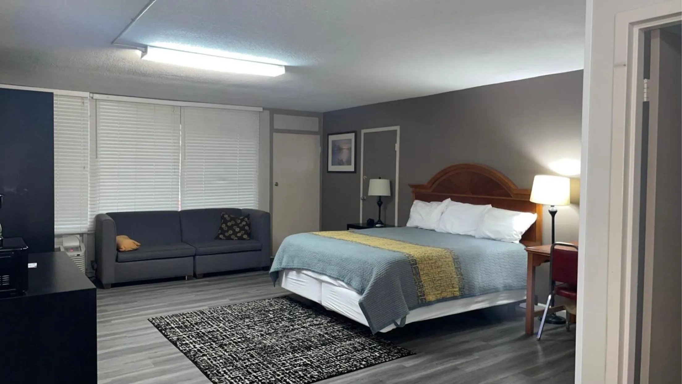 Bed in APM Inn & Suites