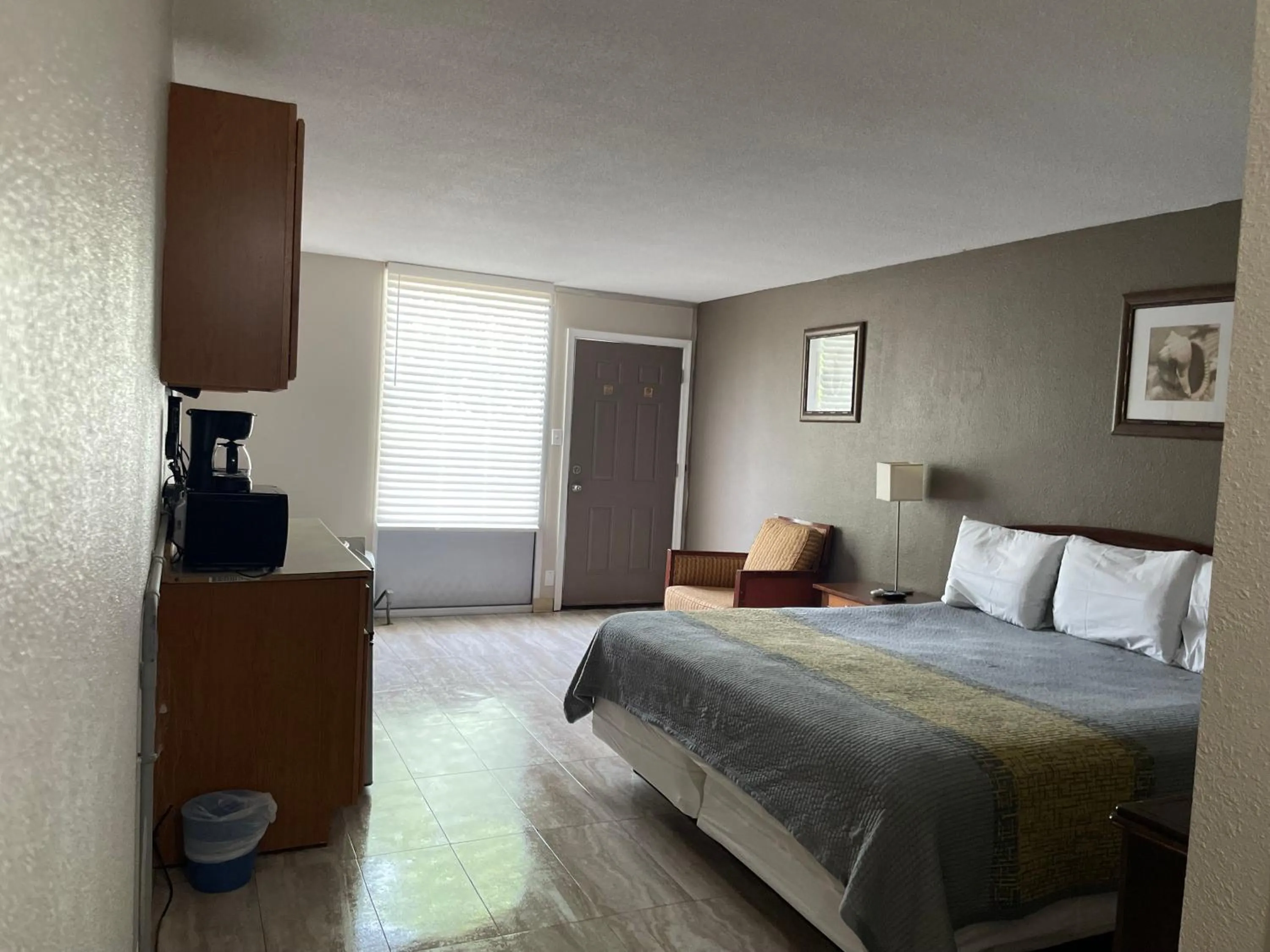 Bed in APM Inn & Suites