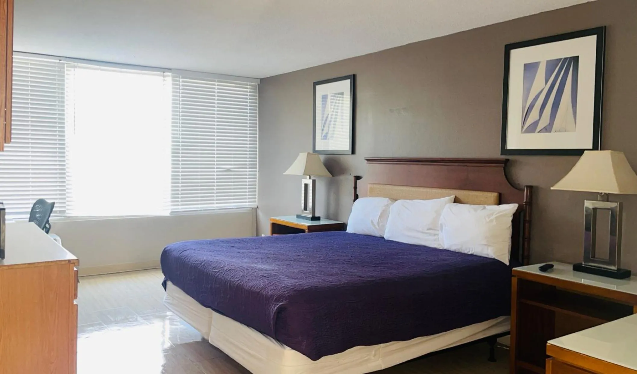 Bed in APM Inn & Suites