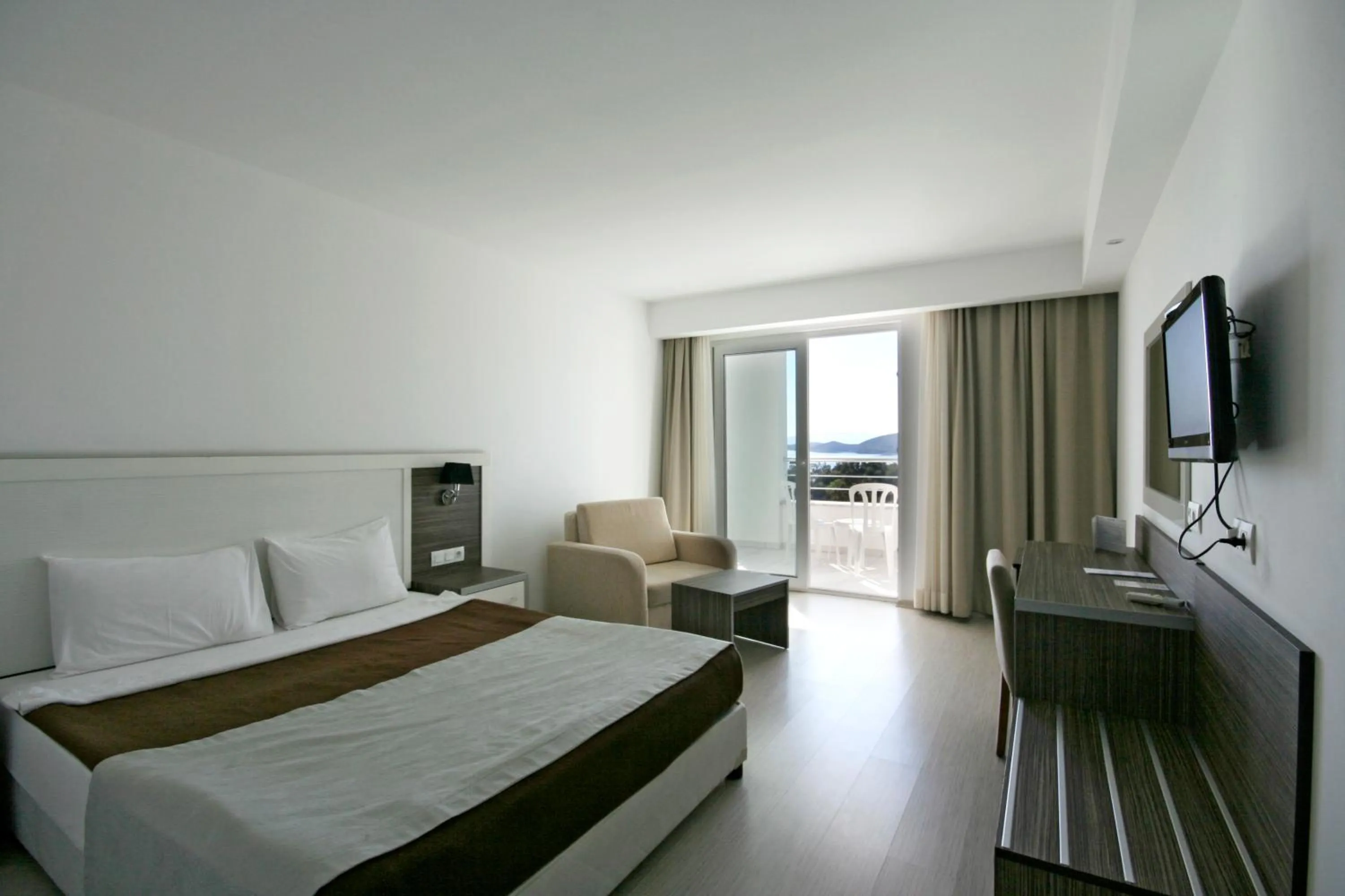 Bed in Club Shark Hotel