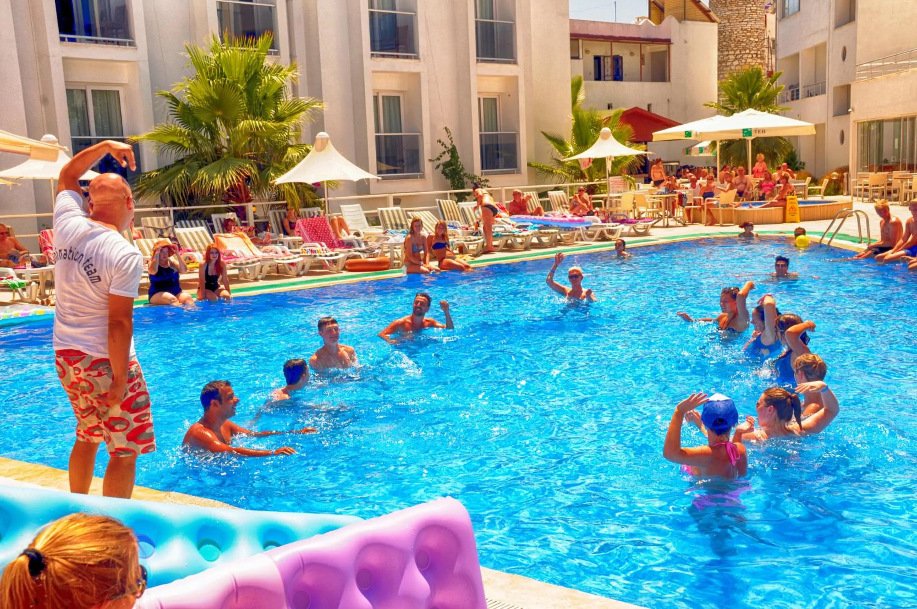 Entertainment in Club Shark Hotel