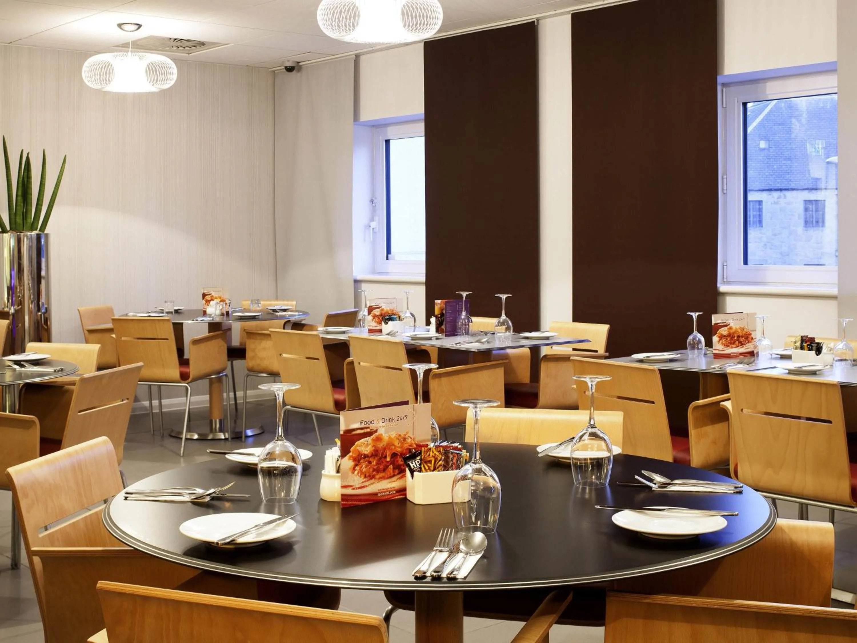 Restaurant/places to eat in ibis Aberdeen Centre – Quayside