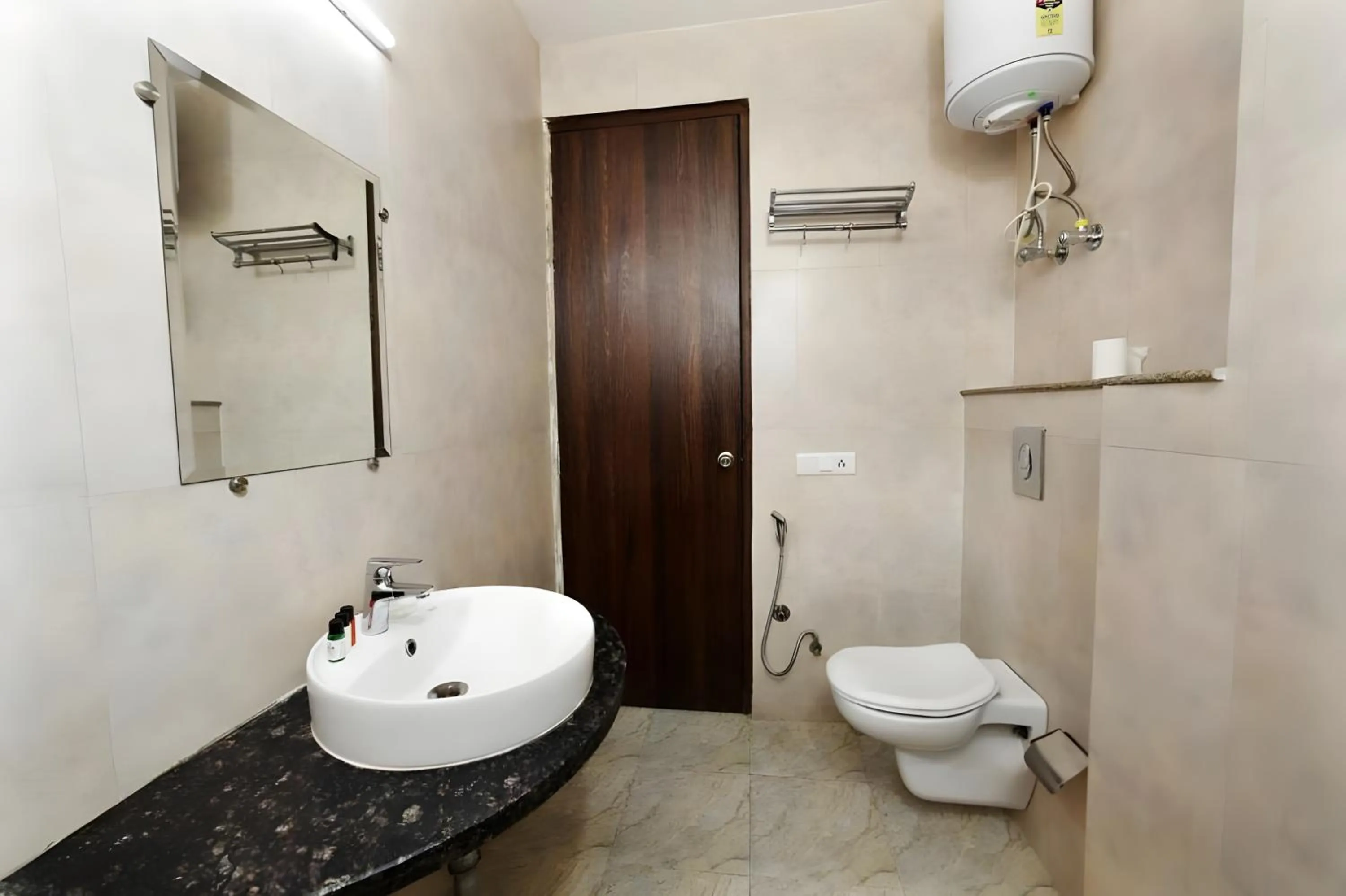 Hotel Almati Inn - Near Delhi Airport