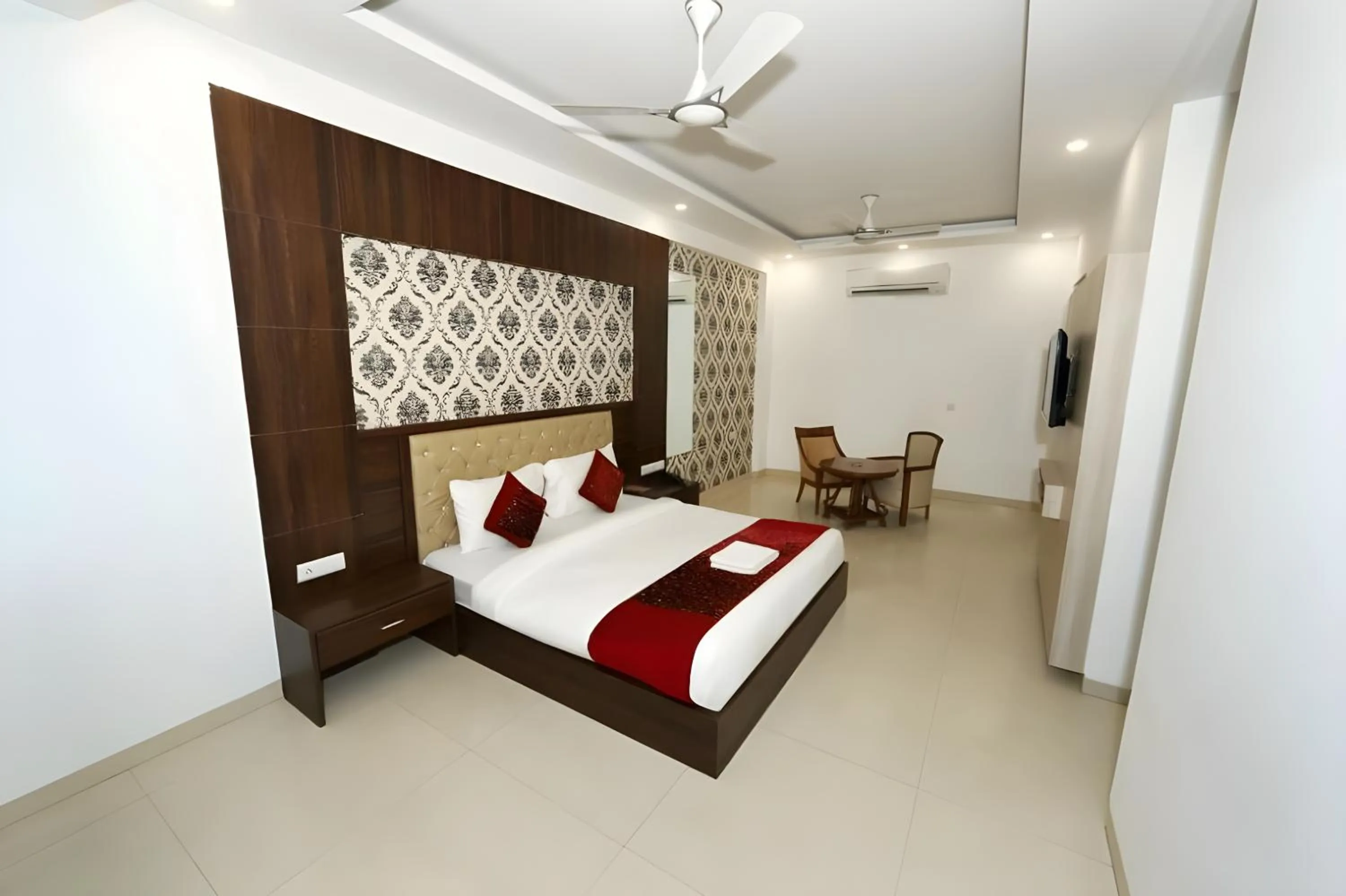 Hotel Almati Inn - Near Delhi Airport
