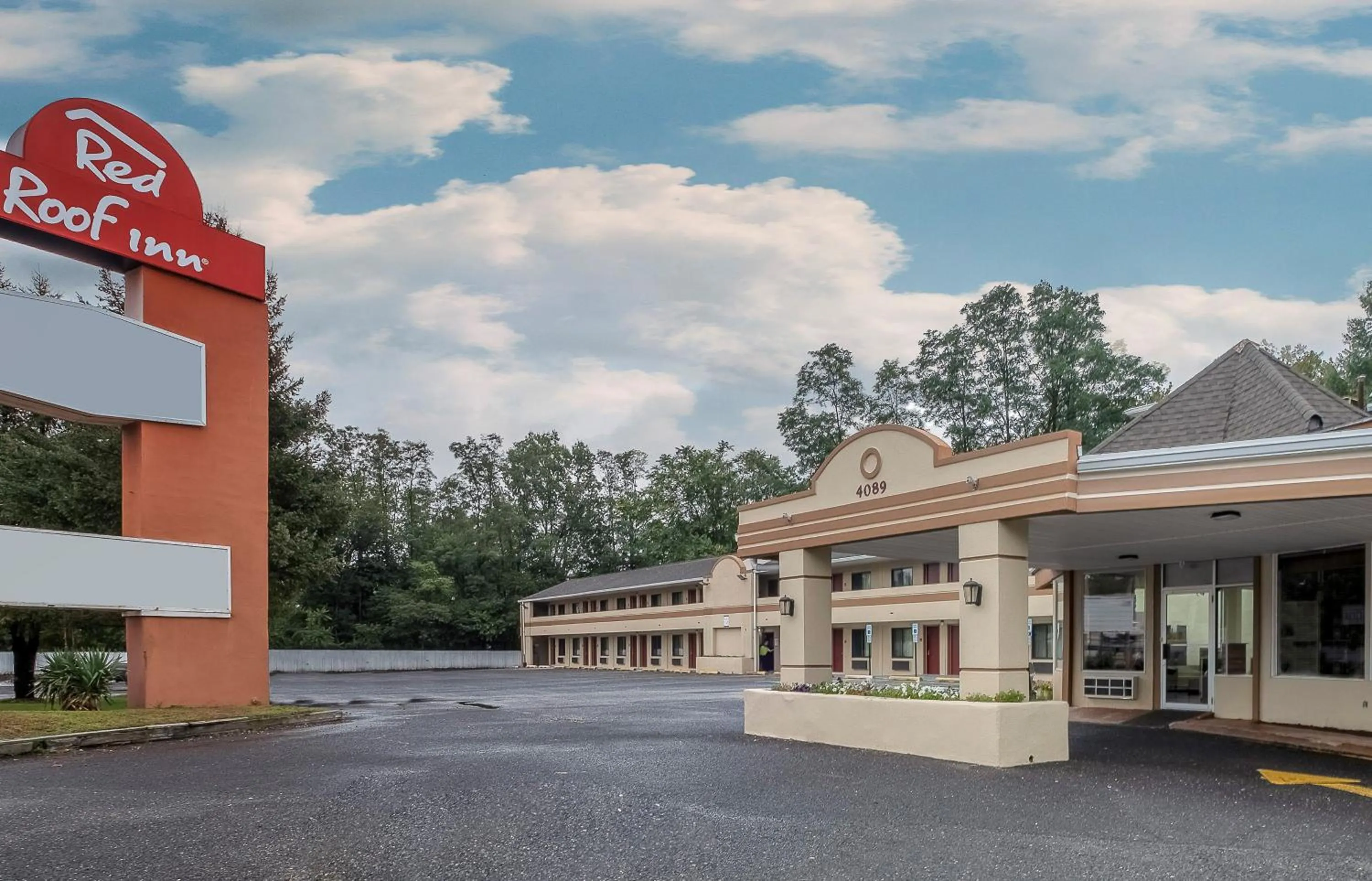 Property building in Red Roof Inn Freehold