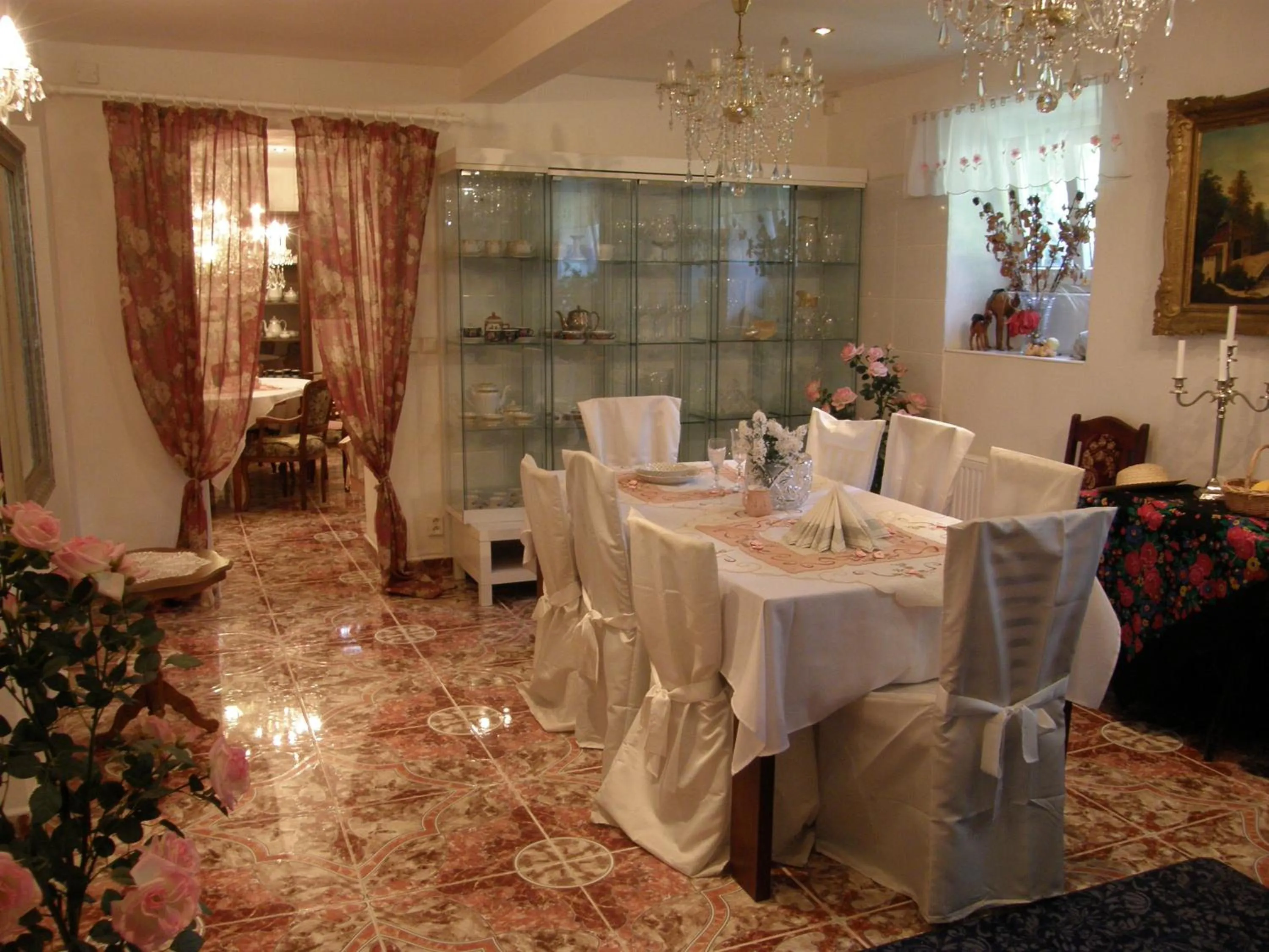 Restaurant/places to eat in Hotel Garni