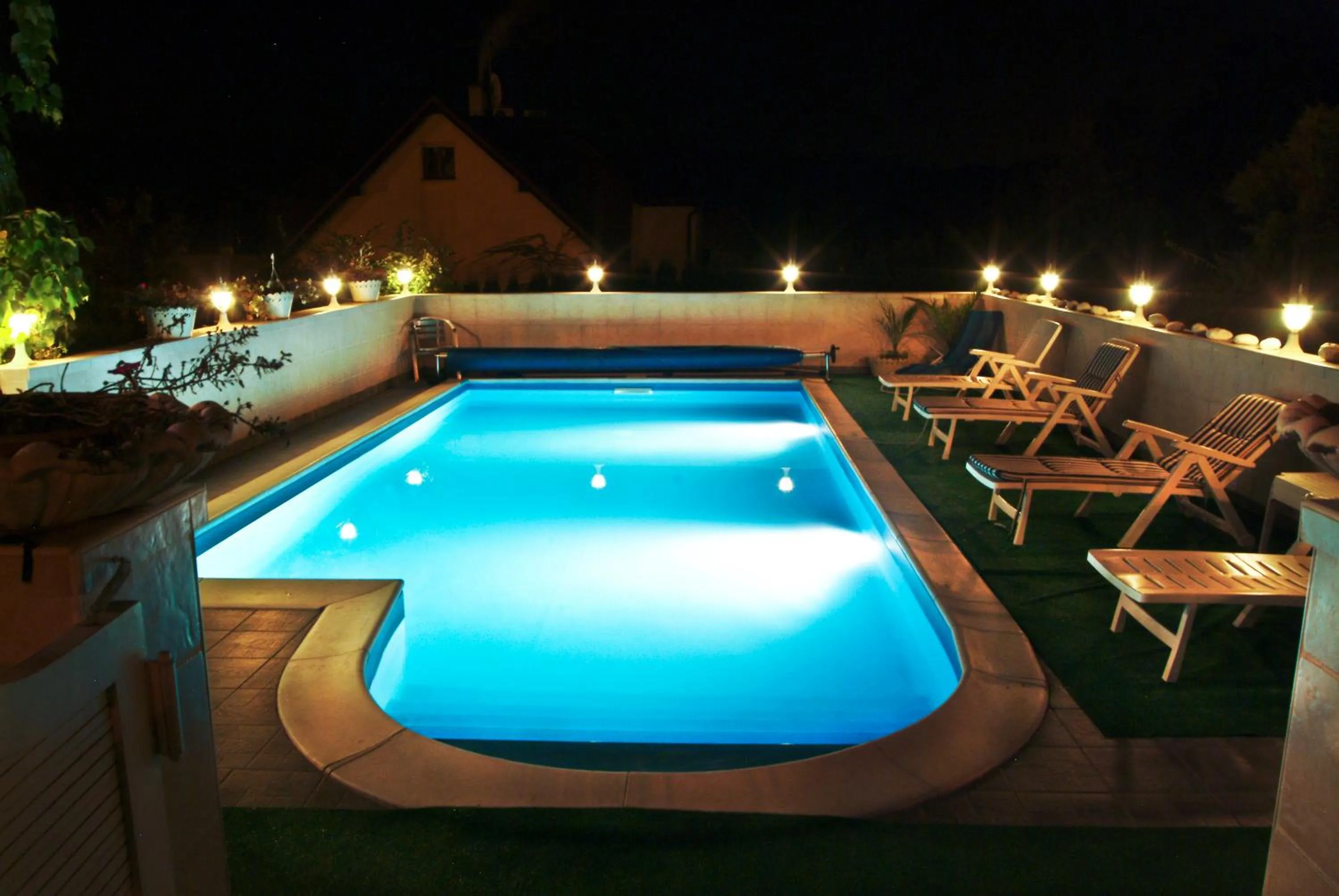 Swimming pool in Hotel Garni